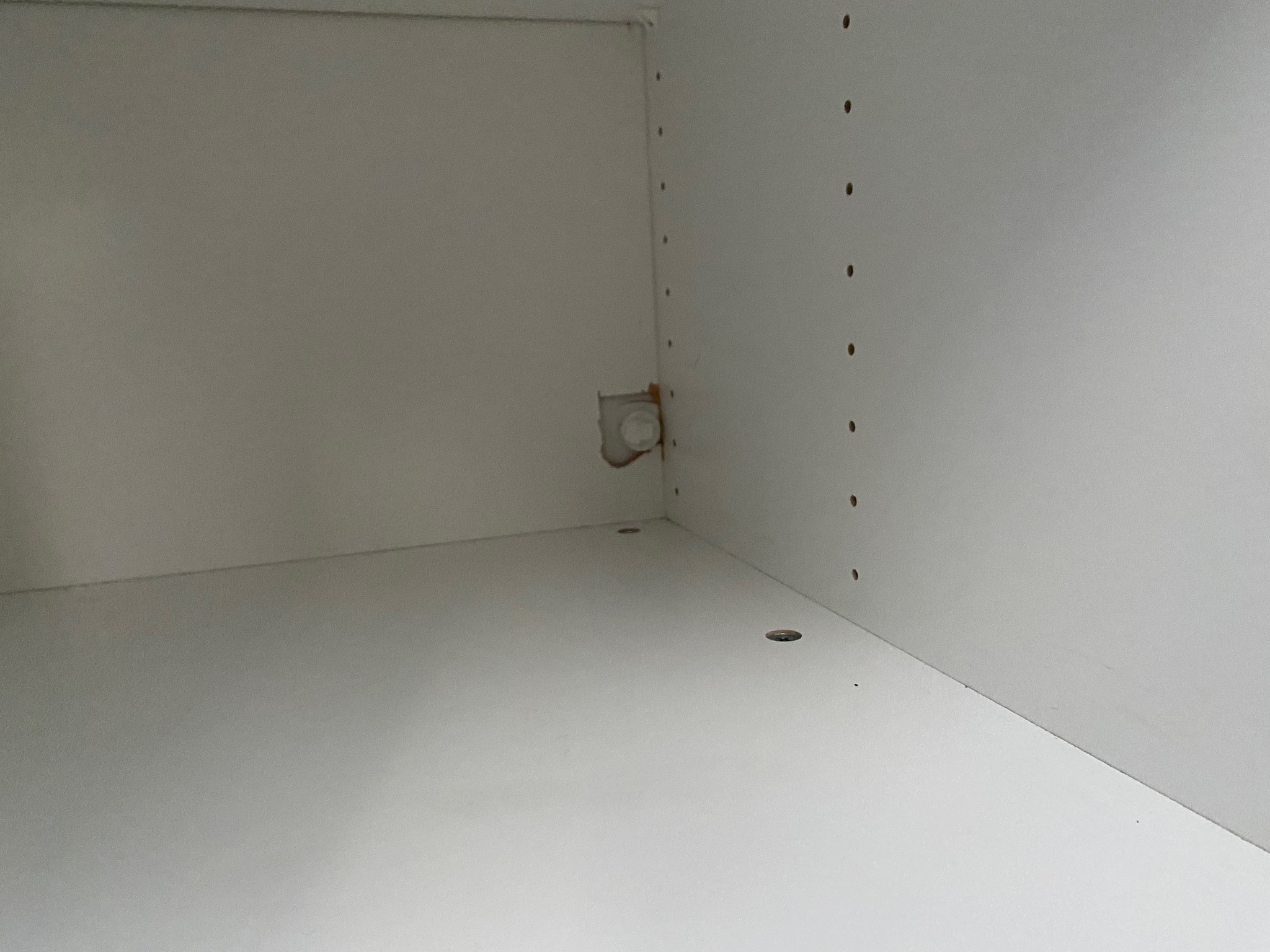SELT / SOLD - Flott skápainnrétting, H238 x B313 sm. 13