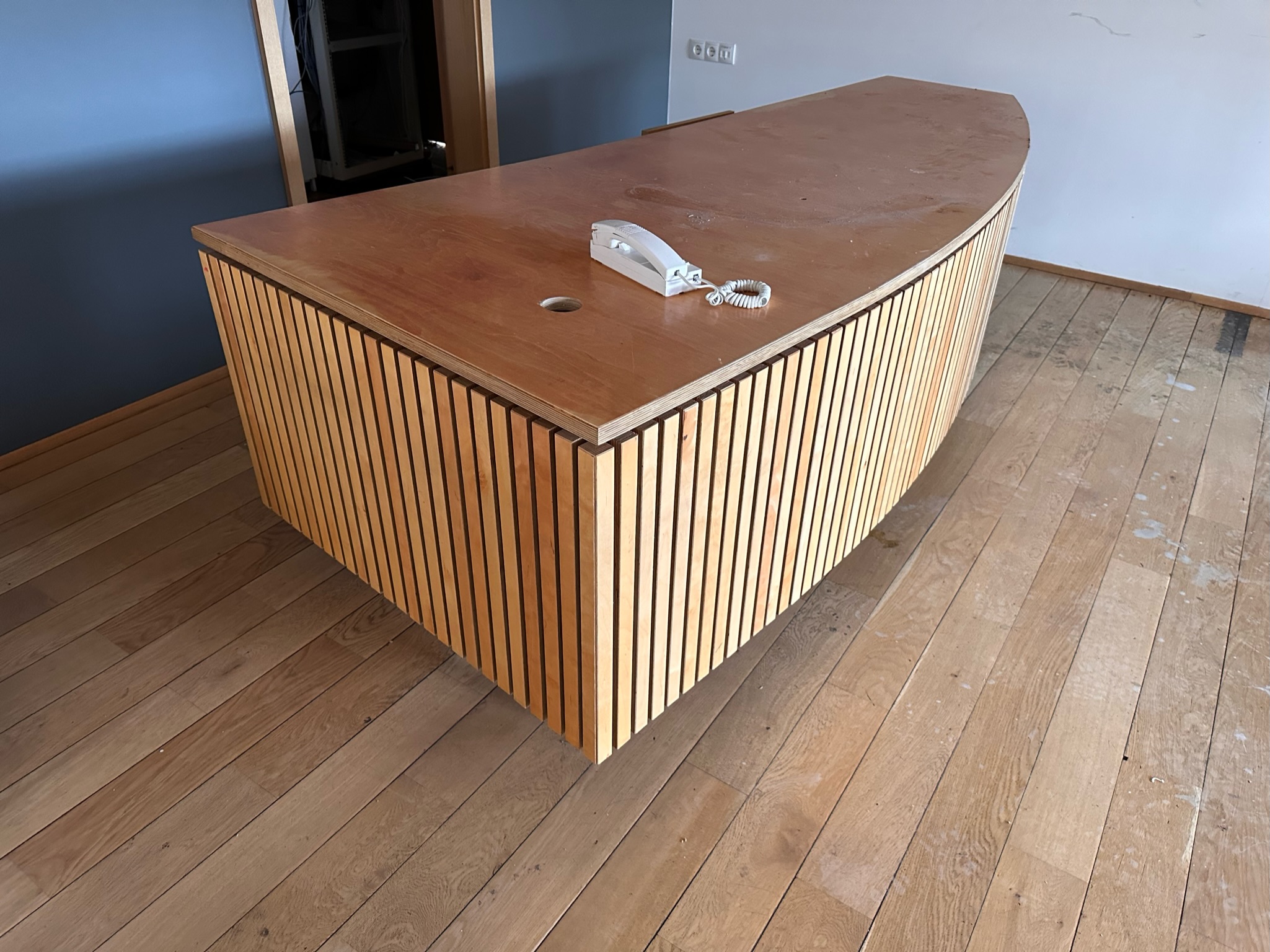 SELT / SOLD Móttökuborð 2
