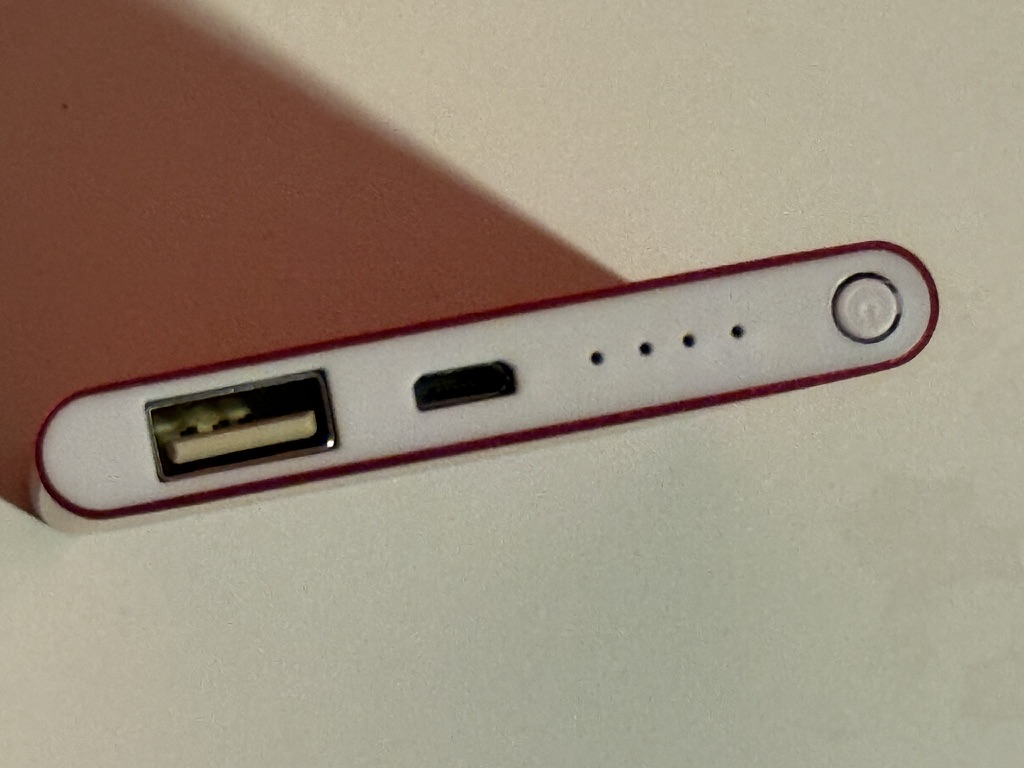 SELT / SOLD PLAY hleðslubanki – 4000 mAh, 8