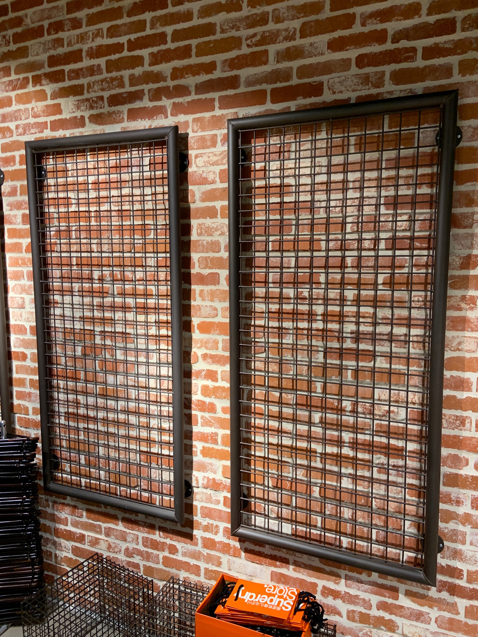 SELT / SOLD Rustic vegg/loftagrindur 2