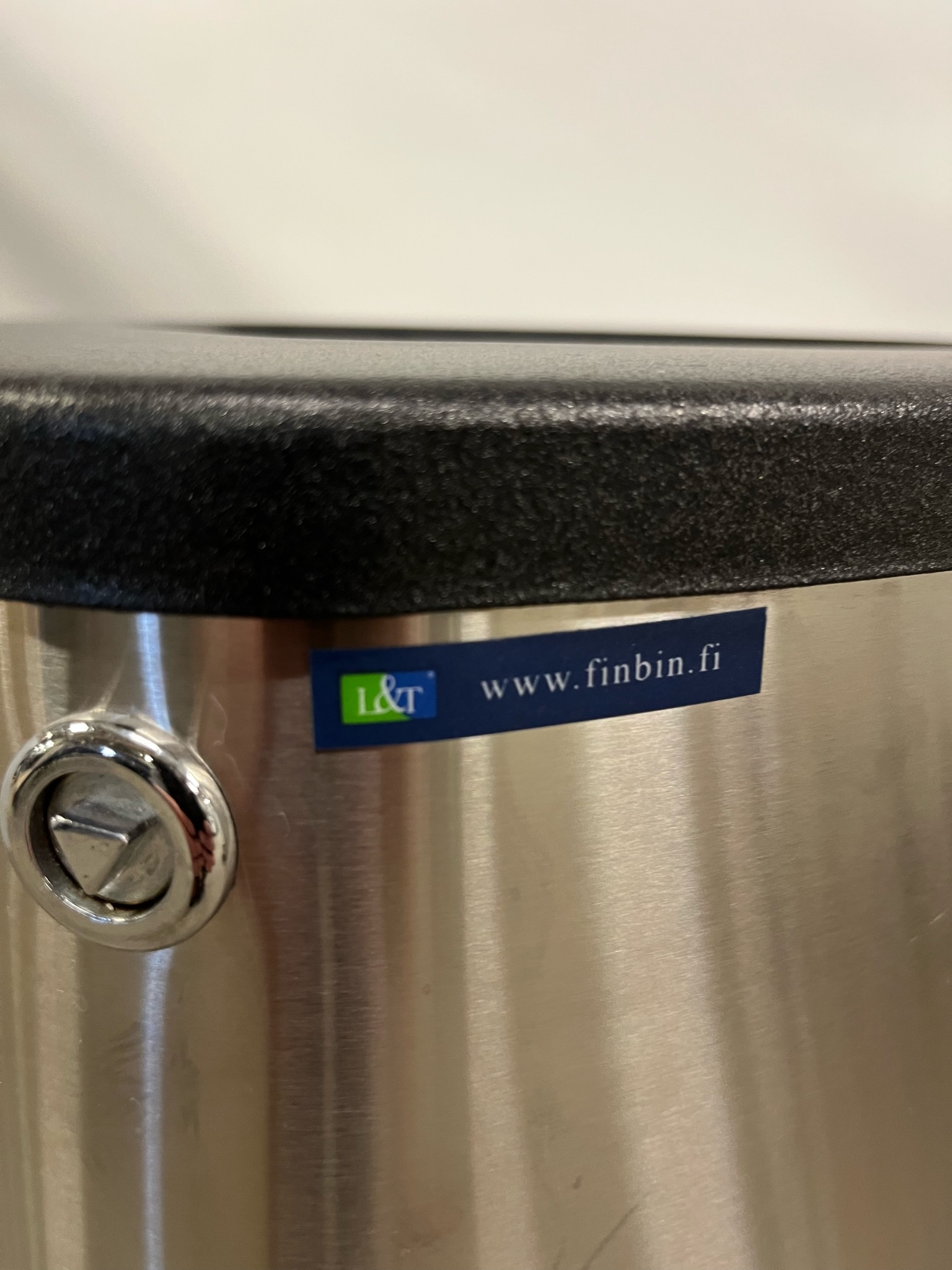 SELT / SOLD Finbin Bermuda ruslatunna - ónotuð 4