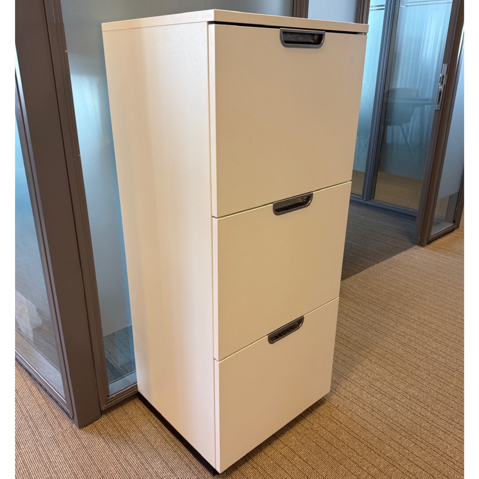 SELT / SOLD IKEA skápur með læsingu, H120sm.