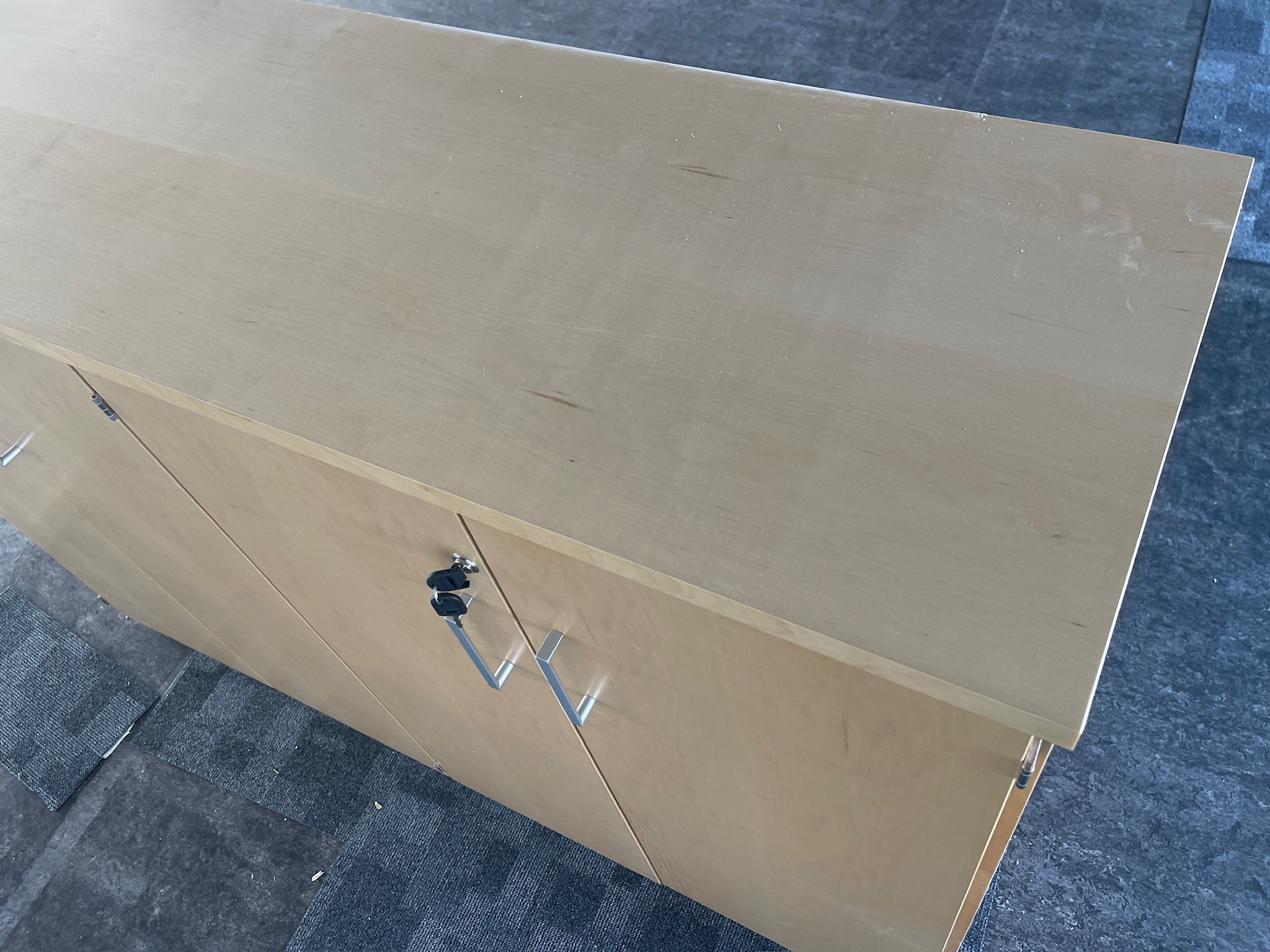SELT / SOLD Skrifstofuskápur með læsingu, H118xB160xD45sm. 3