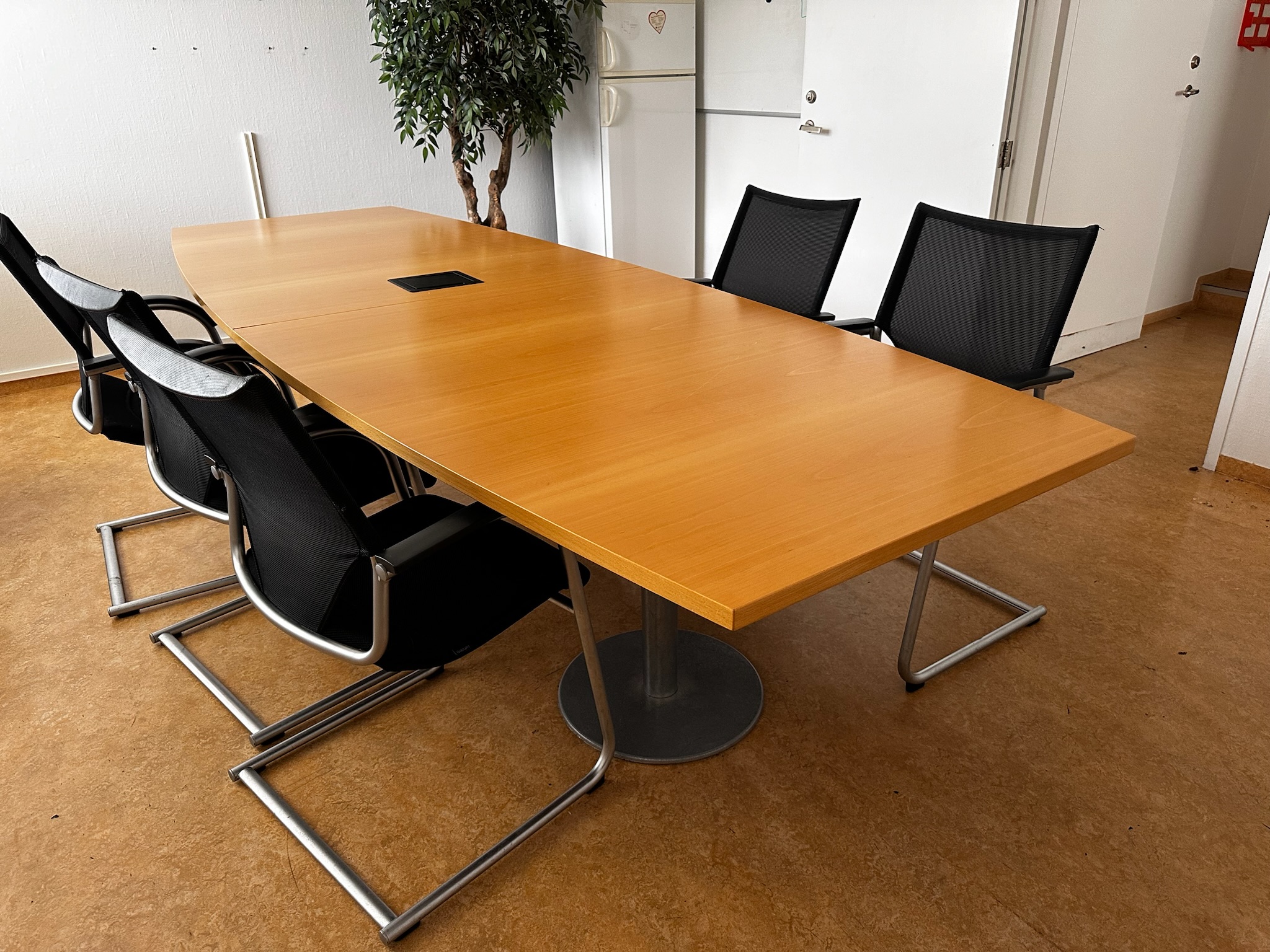 SELT / SOLD Fundarborð, 300 x 110 sm., 8 til 10 manna 3