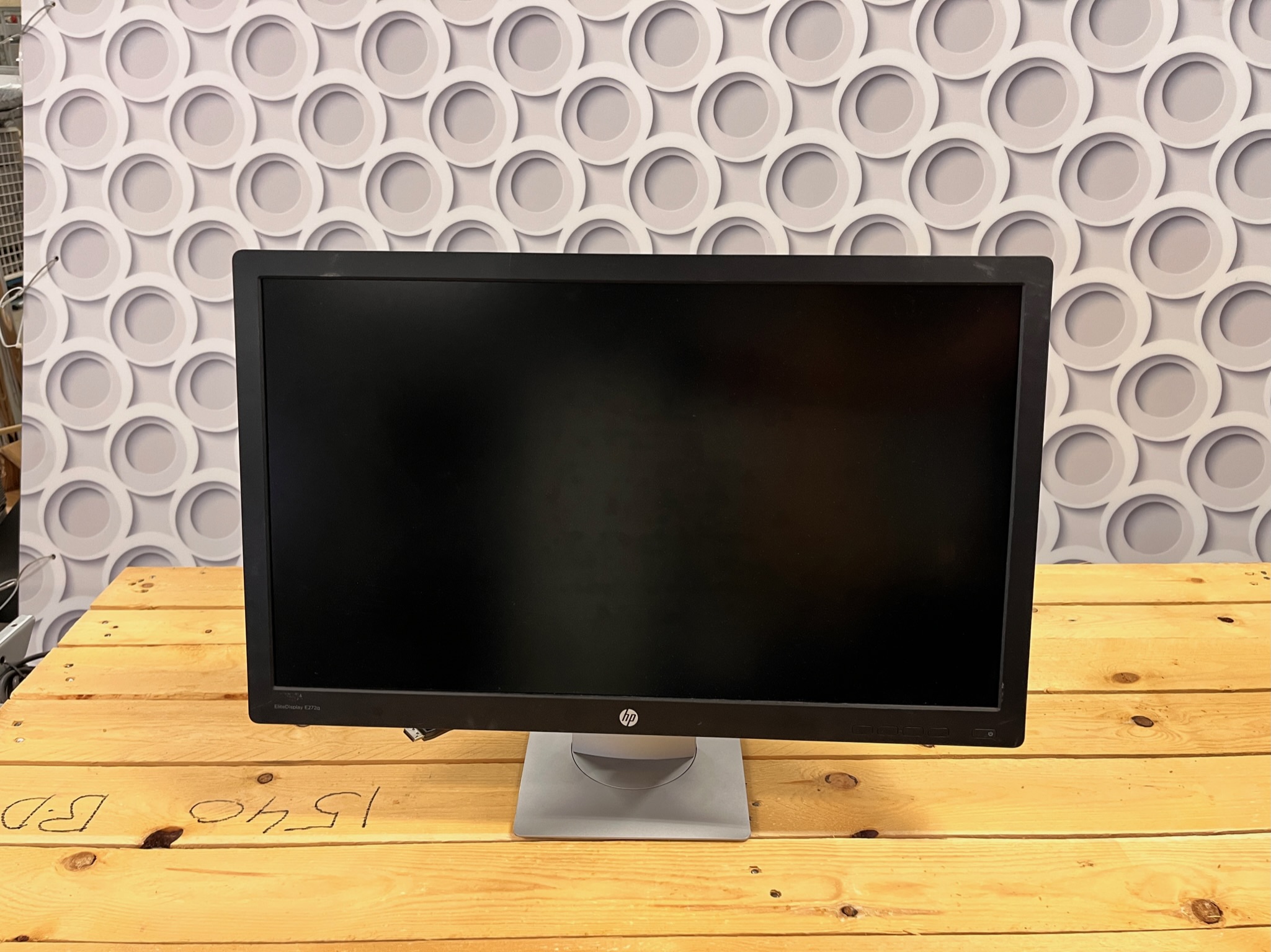 SELT / SOLD HP tölvuskjár m. HDMI tengi