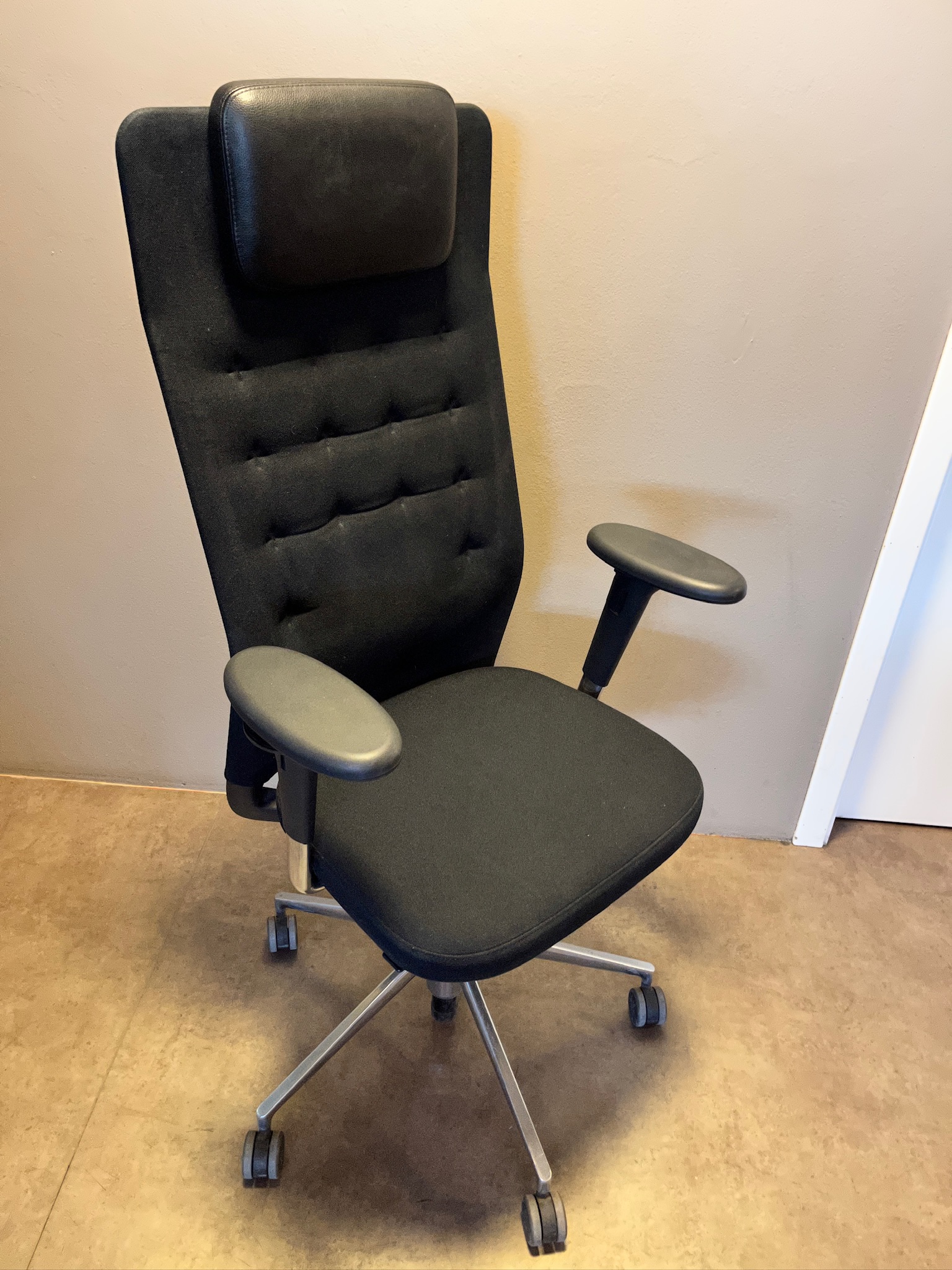 SELT / SOLD Vitra skrifstofustóll frá Pennanum