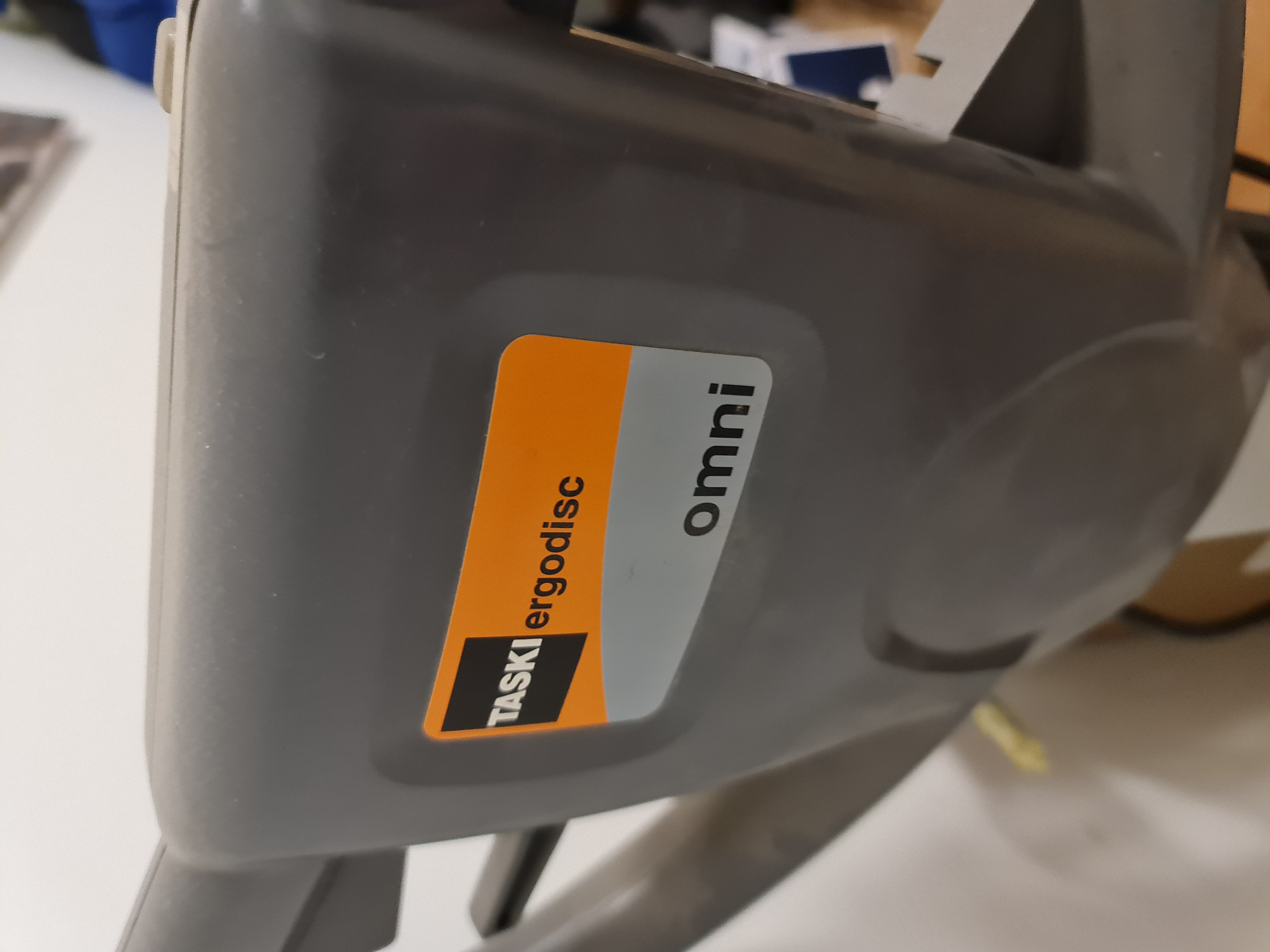 SELT / SOLD - TASKI 43 SHS skúringavél - Toppstandi 3