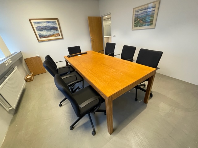 SELT / SOLD - Fallegt fundarborð - auðvelt að flytja 8 til 10 manna 2