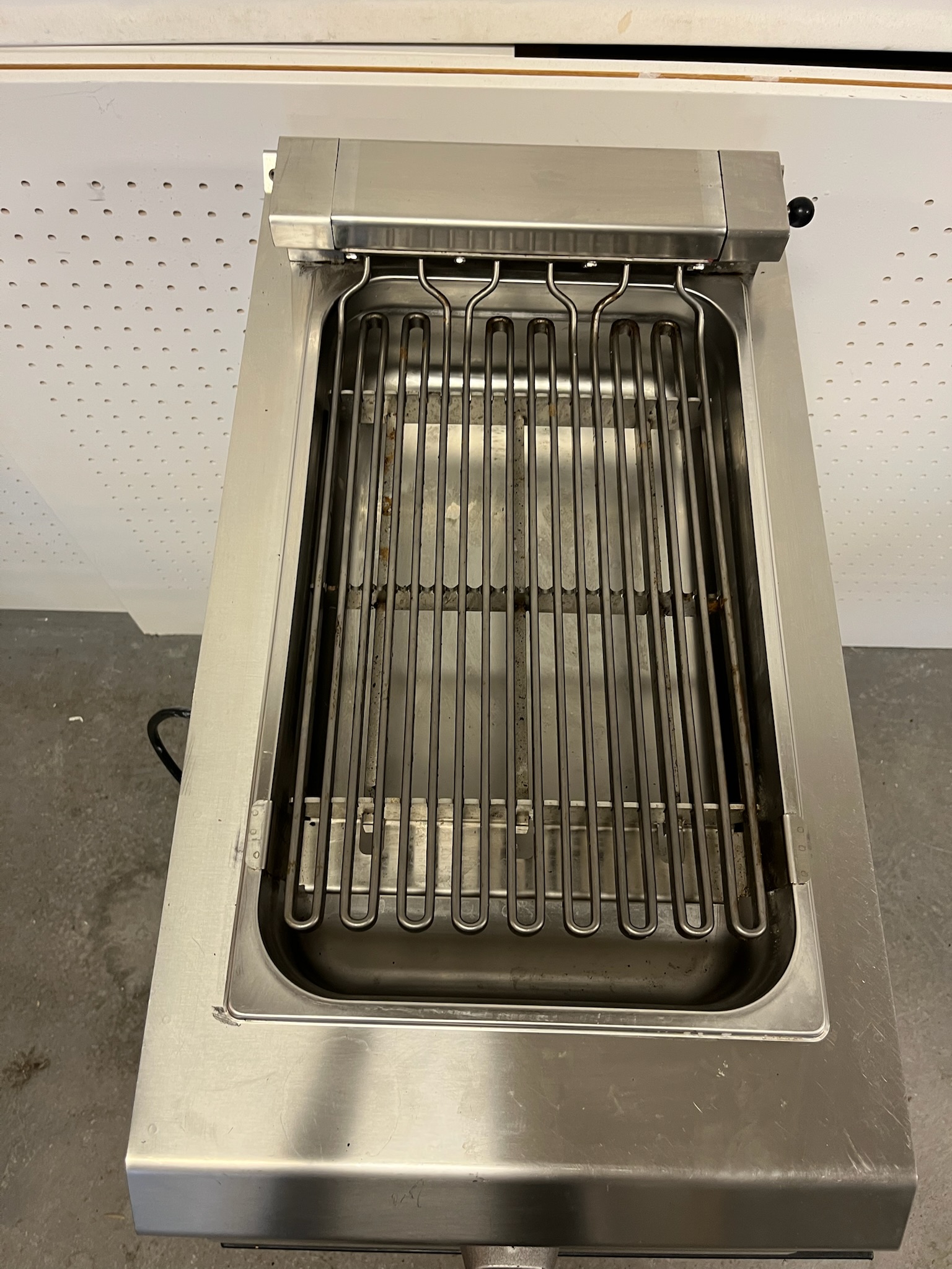 SELT / SOLD Mareno rafmagns grill frá BVT 3