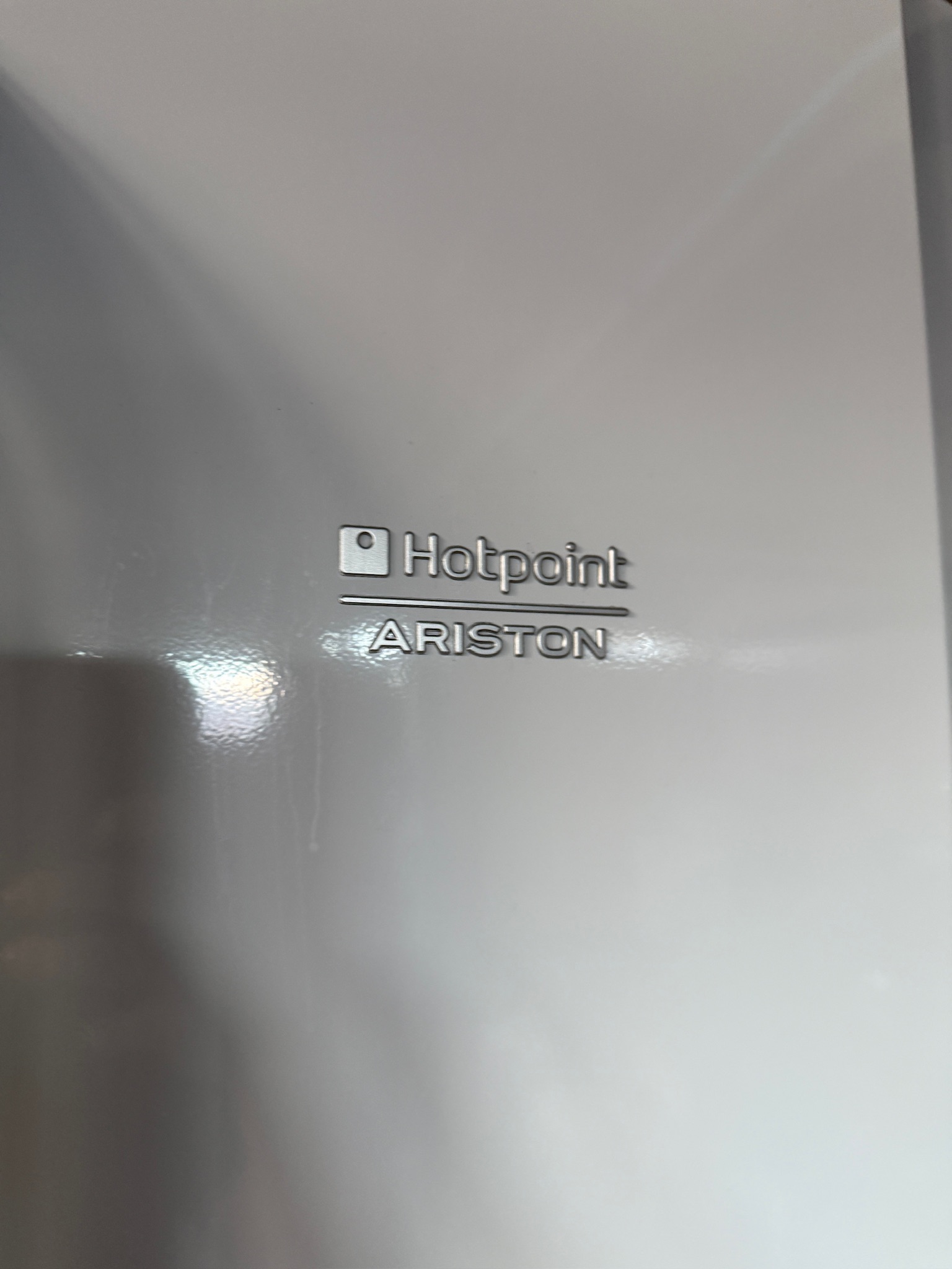SELT / SOLD Hotpoint Ariston tvöfaldur kæliskápur með frysti 6