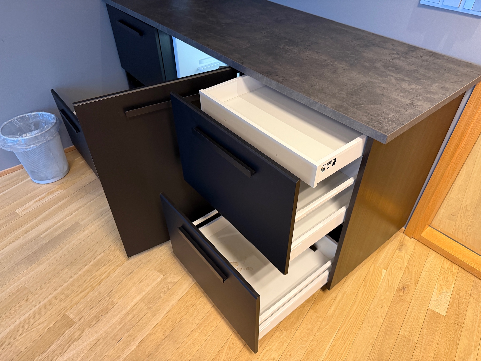 SELT / SOLD IKEA innrétting með kæliskáp, B186xD64sm. 4