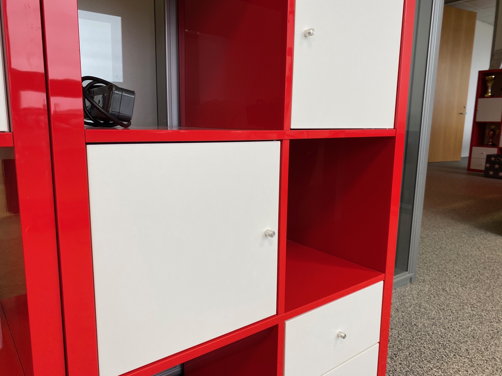 SELT / SOLD IKEA Kallax hirslur með skápum/skúffum 6
