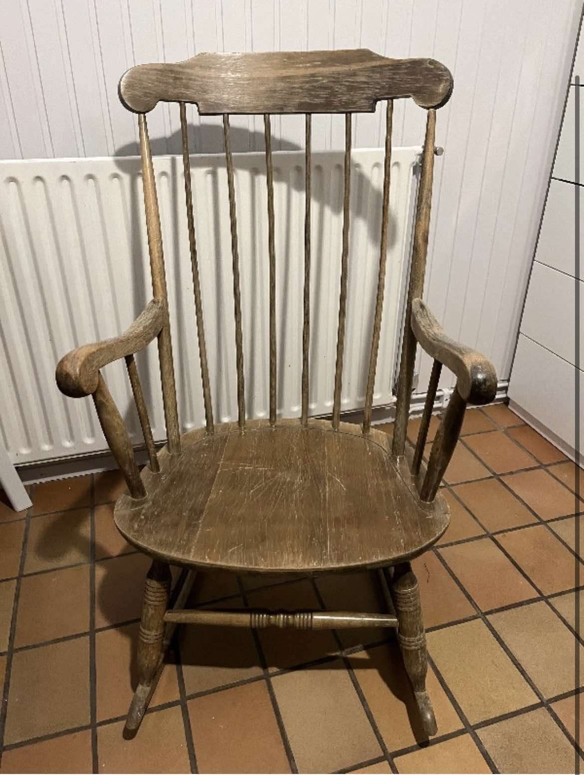 SELT / SOLD - Antík ruggustóll 2