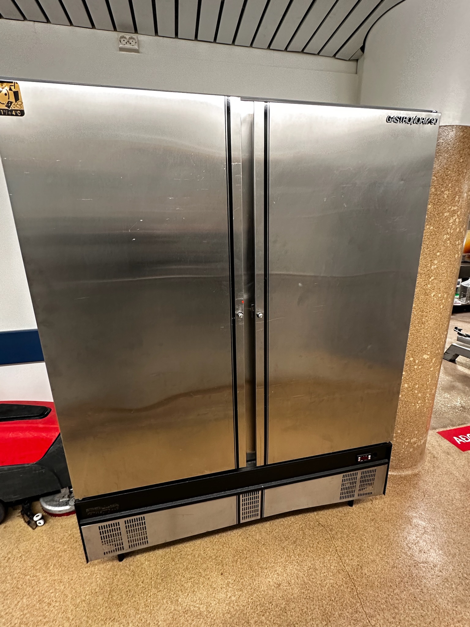 SELT / SOLD Gastronorm 90 kæliskápur, H188 x B140 x D83 sm. 3