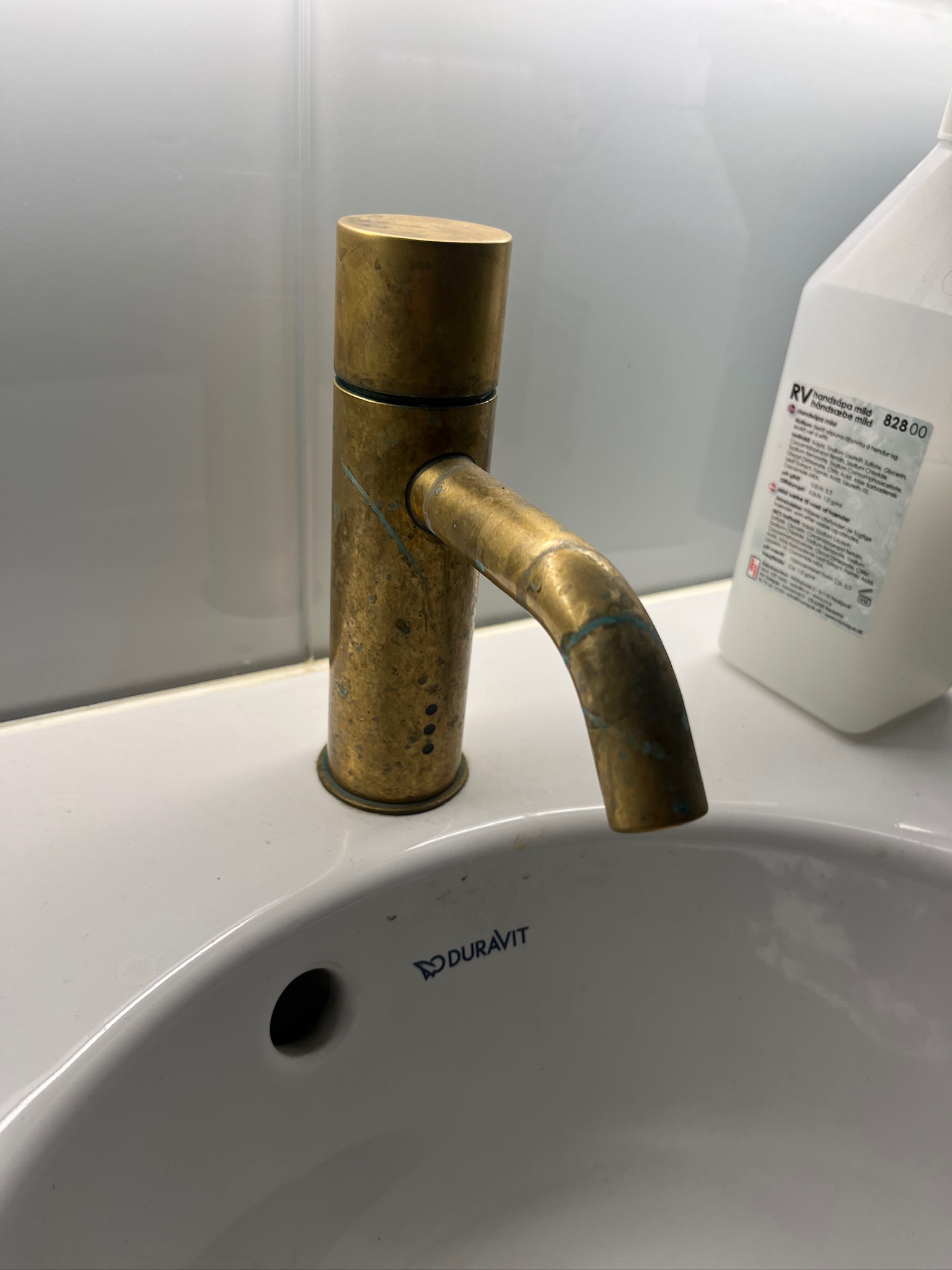 SELT / SOLD Duravit vaskur með blöndunartæki 3