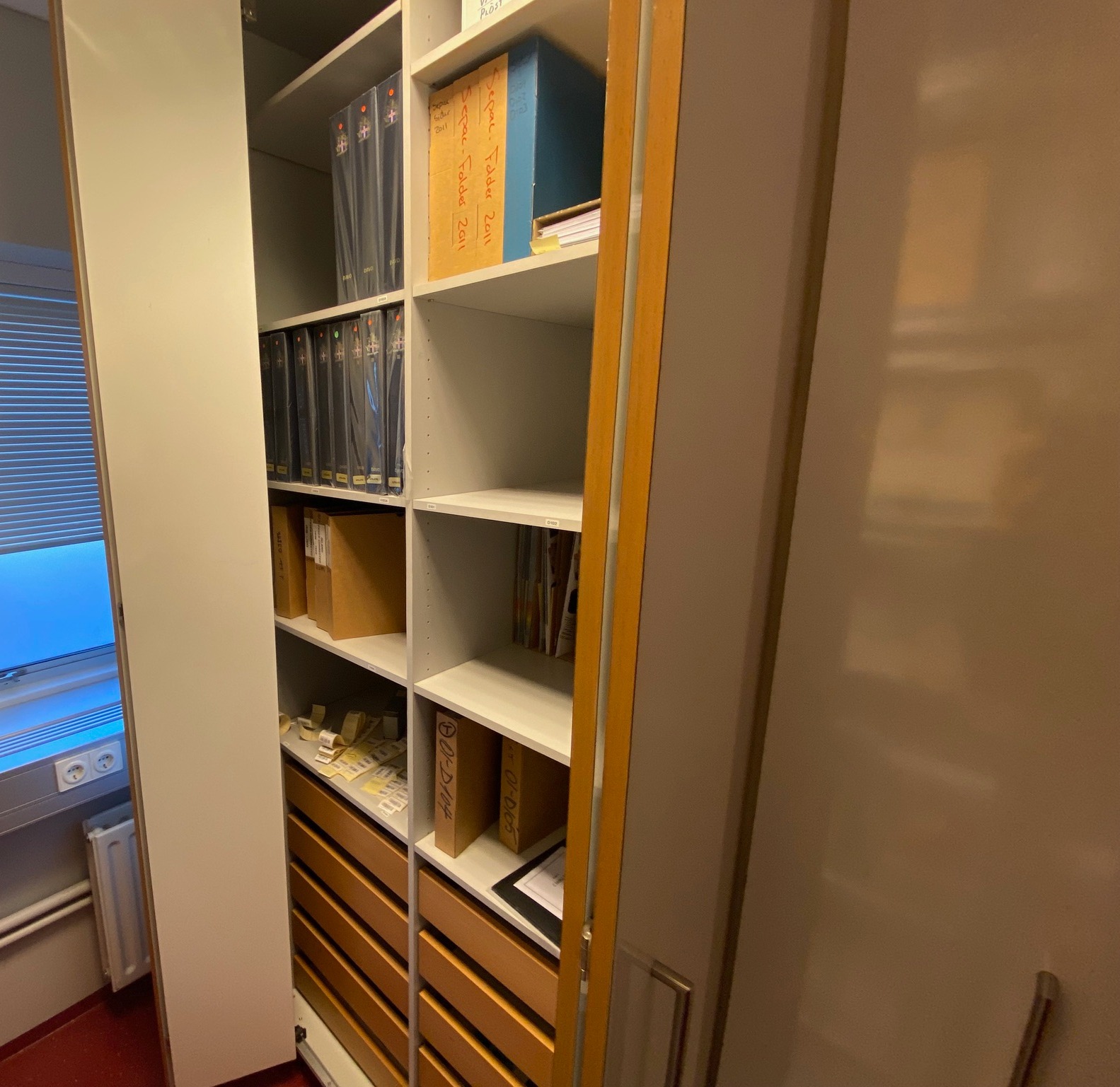SELT / SOLD Skrifstofuskápar 15