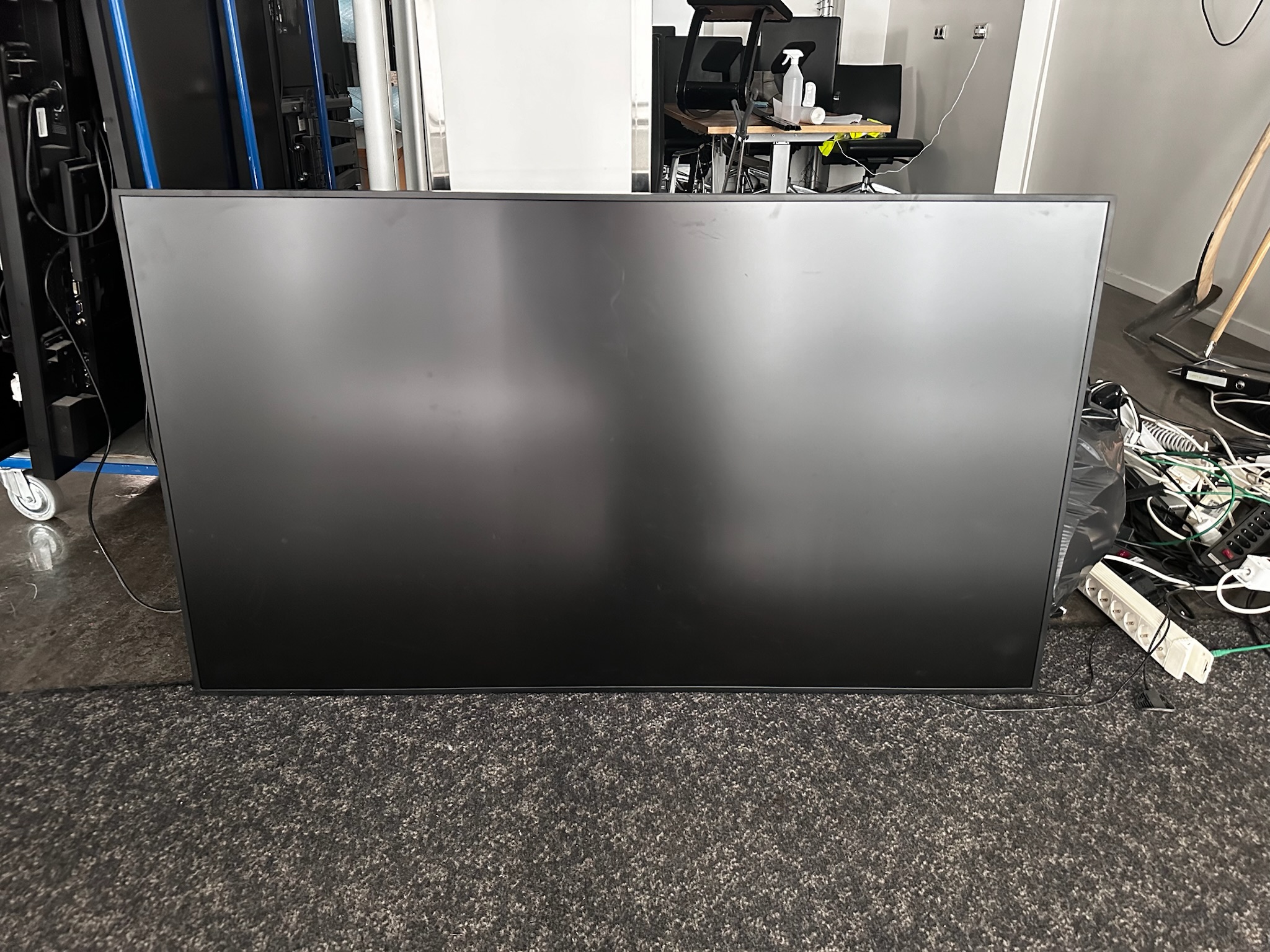SELT / SOLD -Samsung QMR upplýsingaskjár, 65'', 4K - 16 tíma notkun á sólarhring 3