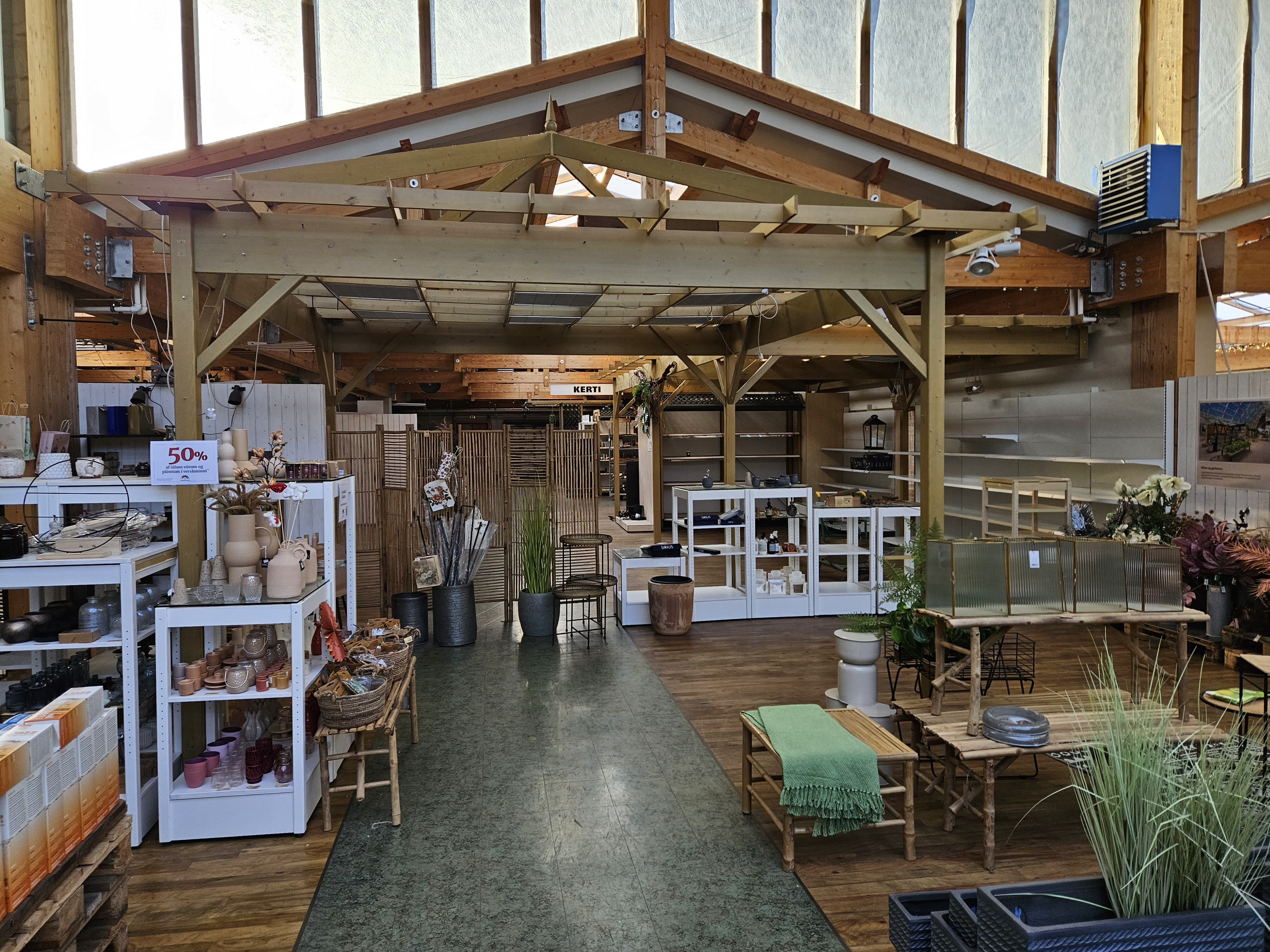 SELT / SOLD - Canopy - sýningargrind