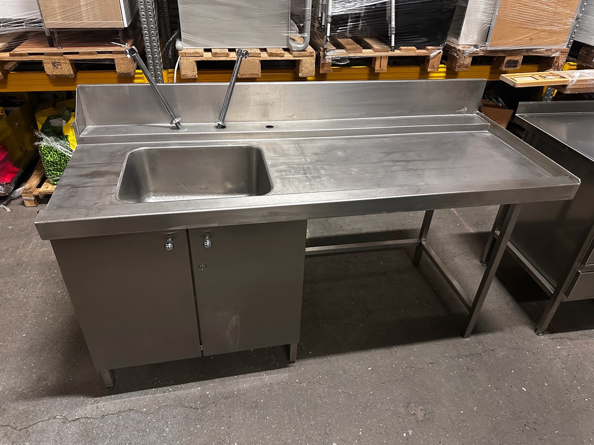 SELT / SOLD Stálborð með vask og kanti L180 x B70 x H90 sm. 2
