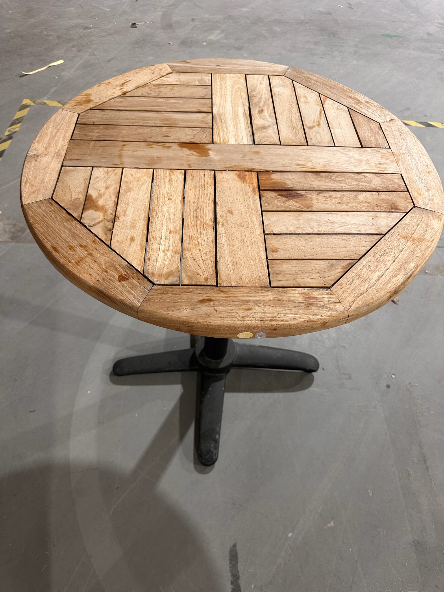 SELT / SOLD Fellanlegt hringborð, B70 x H75 sm.