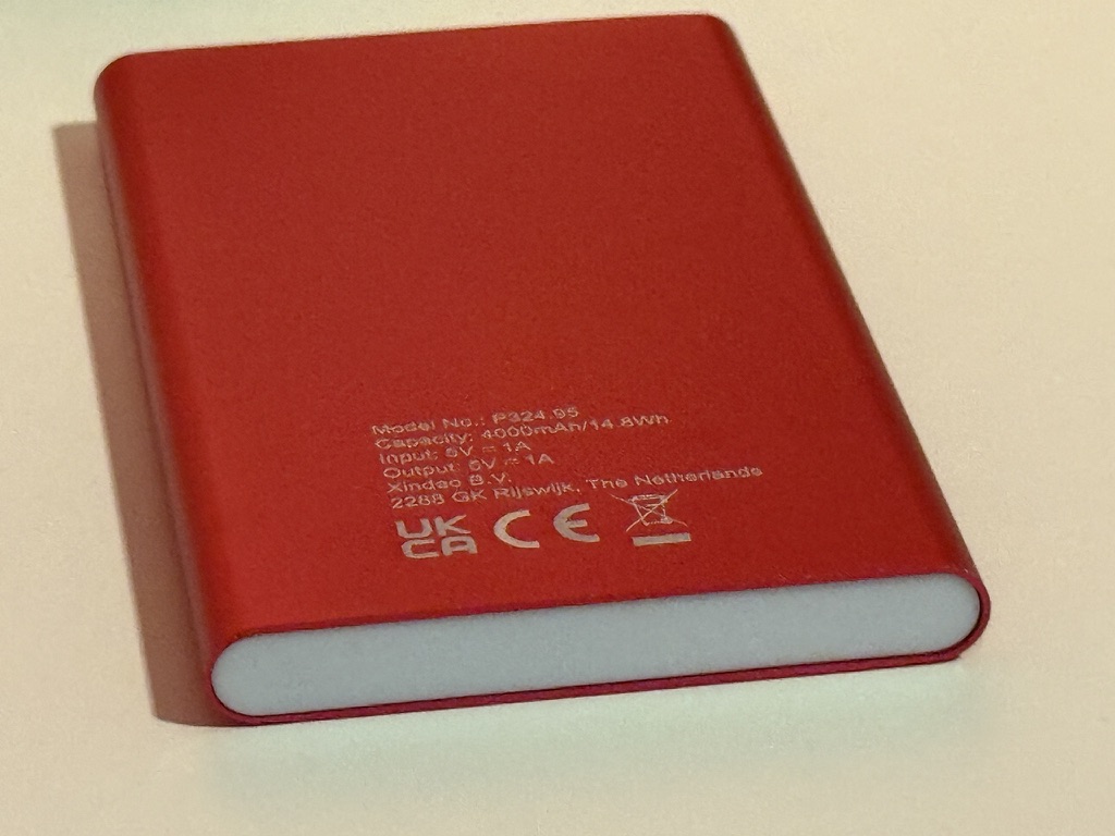 SELT / SOLD PLAY hleðslubanki – 4000 mAh, 7