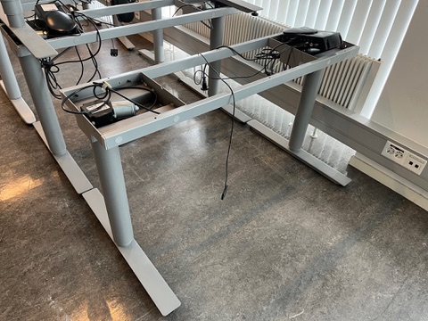 SELT / SOLD Rafmagnsstell, B120 x D73 sm.