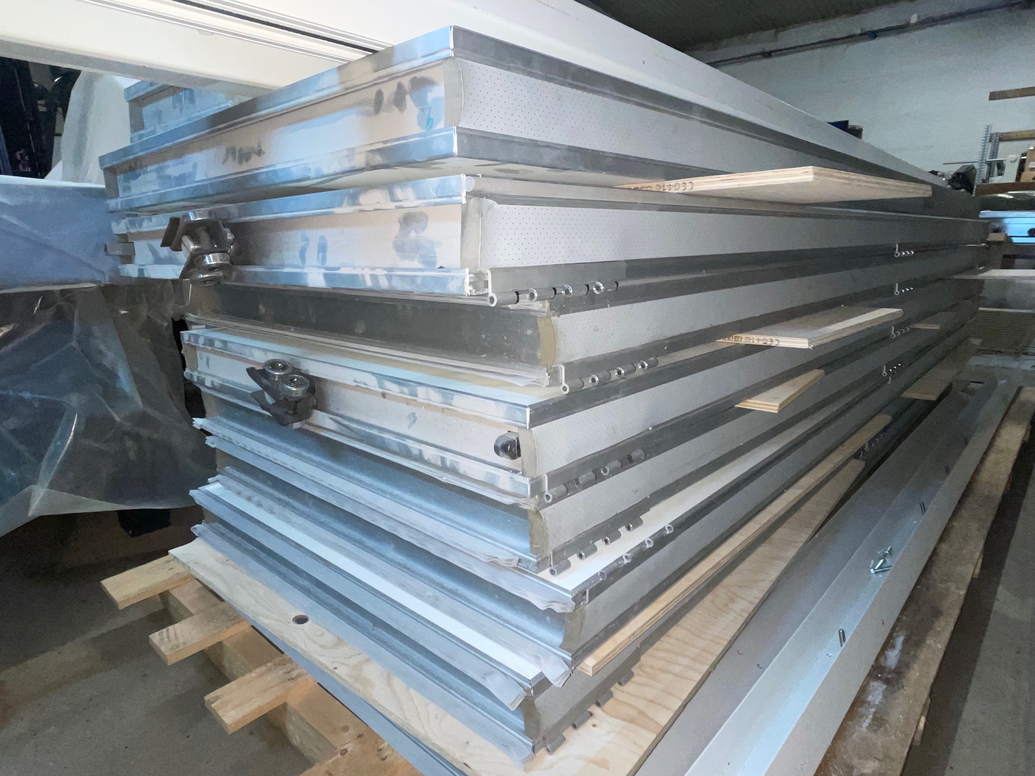 Felliveggur, flekaveggur B560 x H280 sm. 2