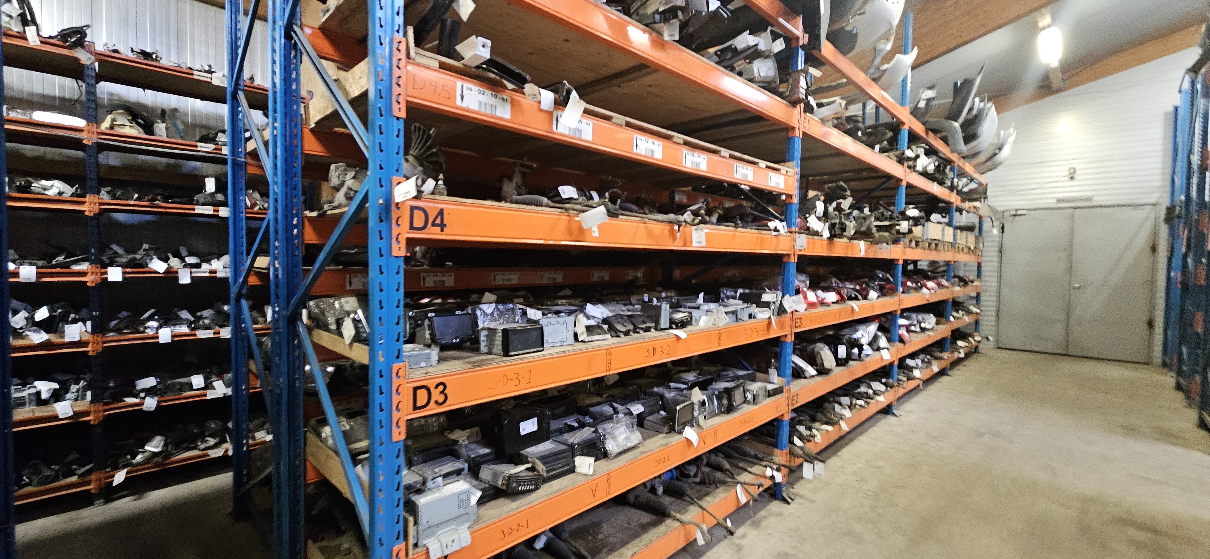SELT / SOLD - Brettarekkar, H480sm x B270 x D110 sm. - 1.000 fm. Selfoss