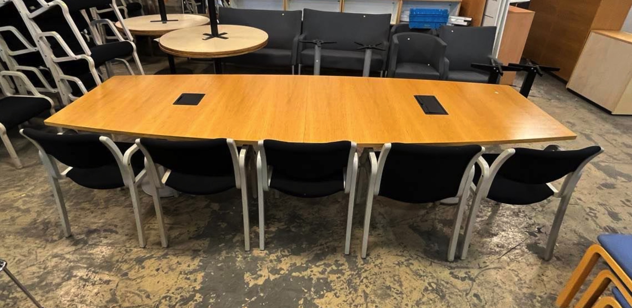 SELT / SOLD Fundarborð eik - 10 til 12 manna - 320 x 110 sm