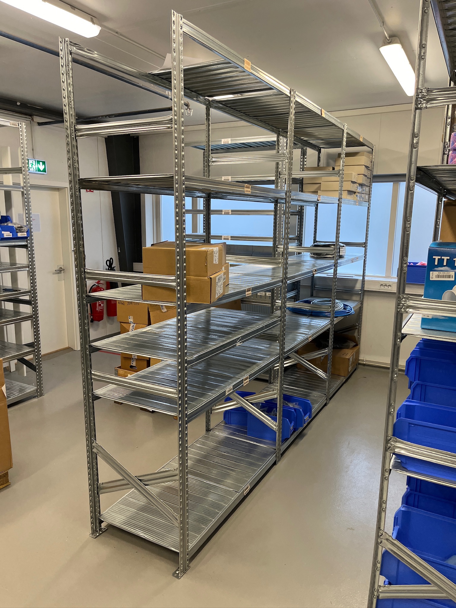 SELT / SOLD Aukaefni í Super 1/2/3 hillurekka frá Rými 5