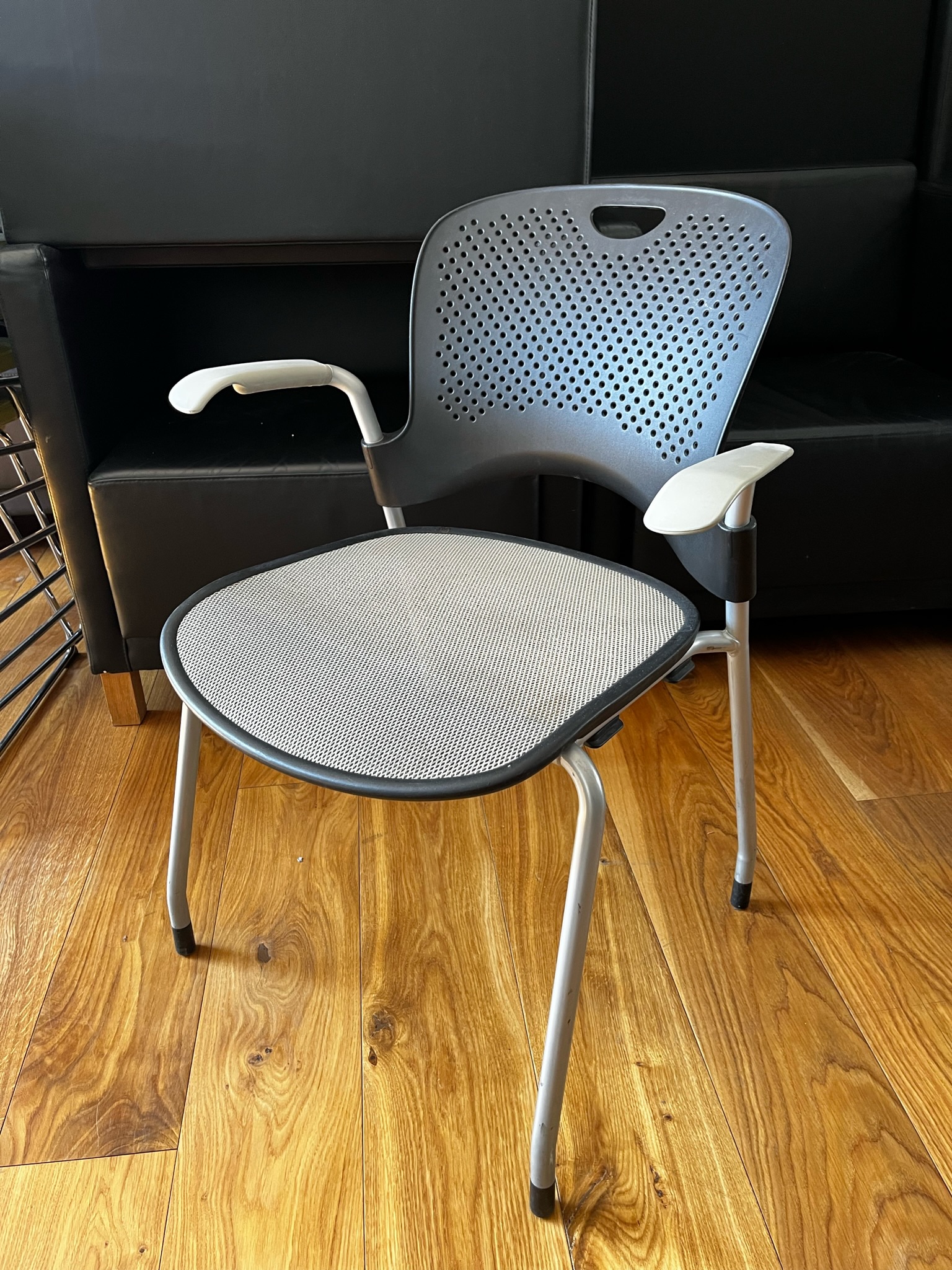 SELT / SOLD Herman Miller fundarstólar, staflanlegir