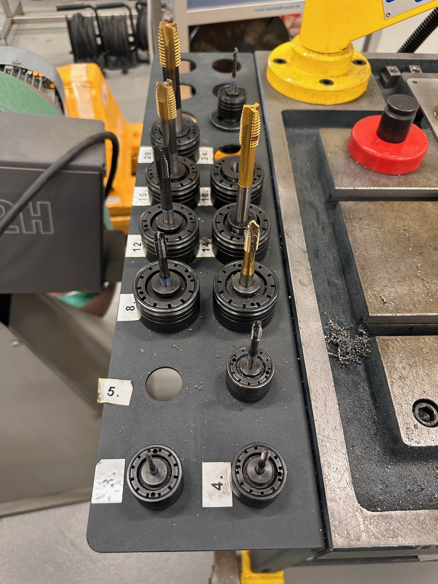 SELT / SOLD - CMA Machine Tools Rerm 24 c tapping vél- snikkvél 11
