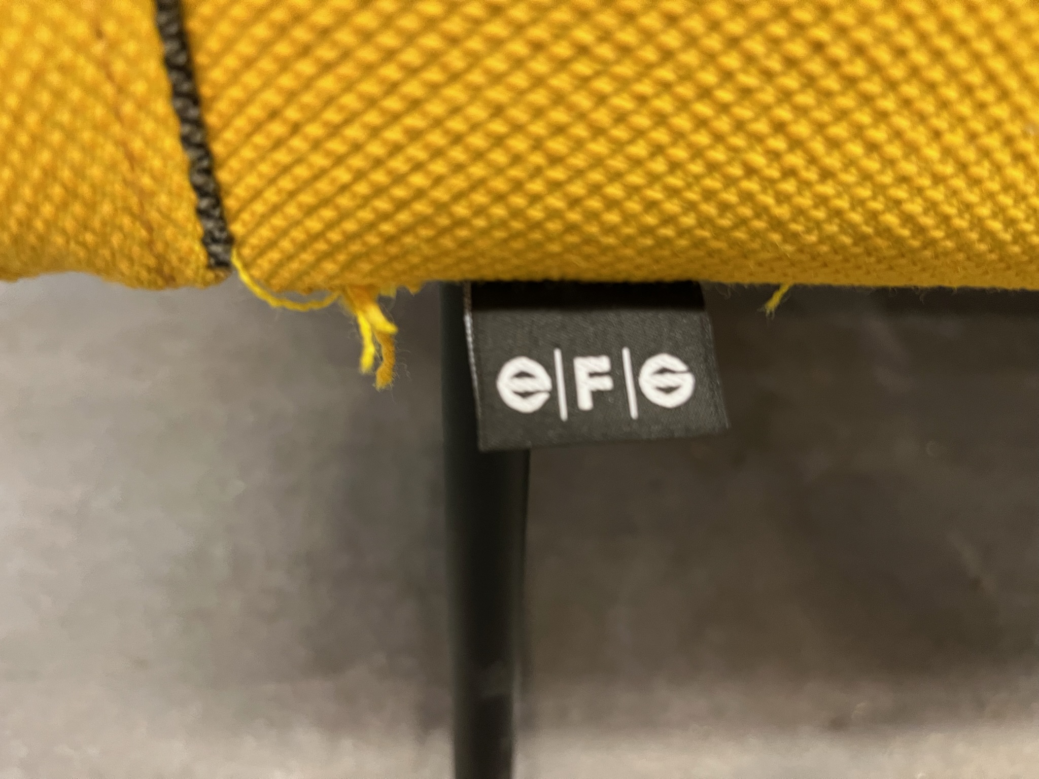 SELT / SOLD EFG næðissófi frá A4, B124xD57xH140sm. 6