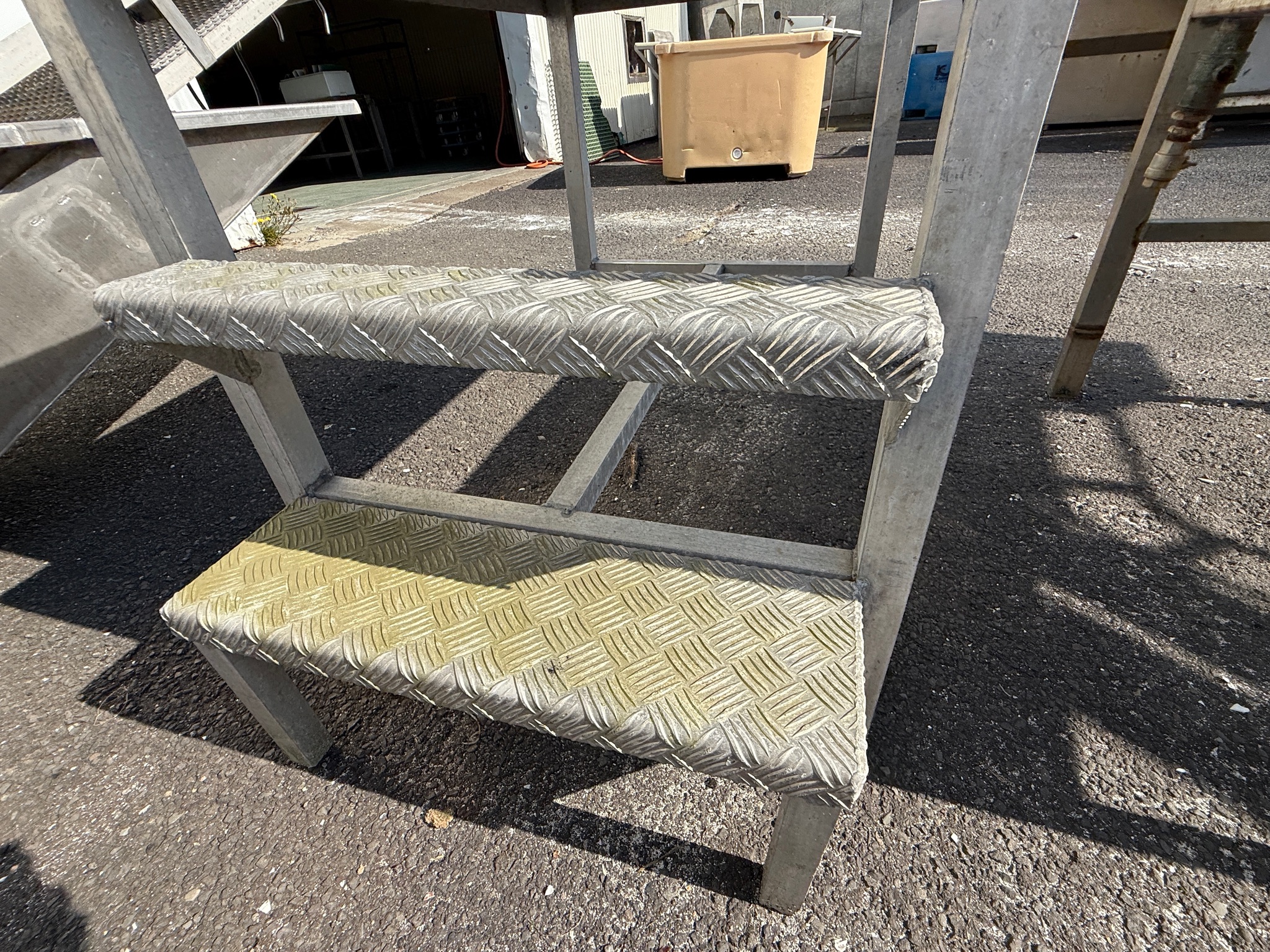 SELT / SOLD Stálborð ryðfrítt L150 x B80 x H90 sm 2