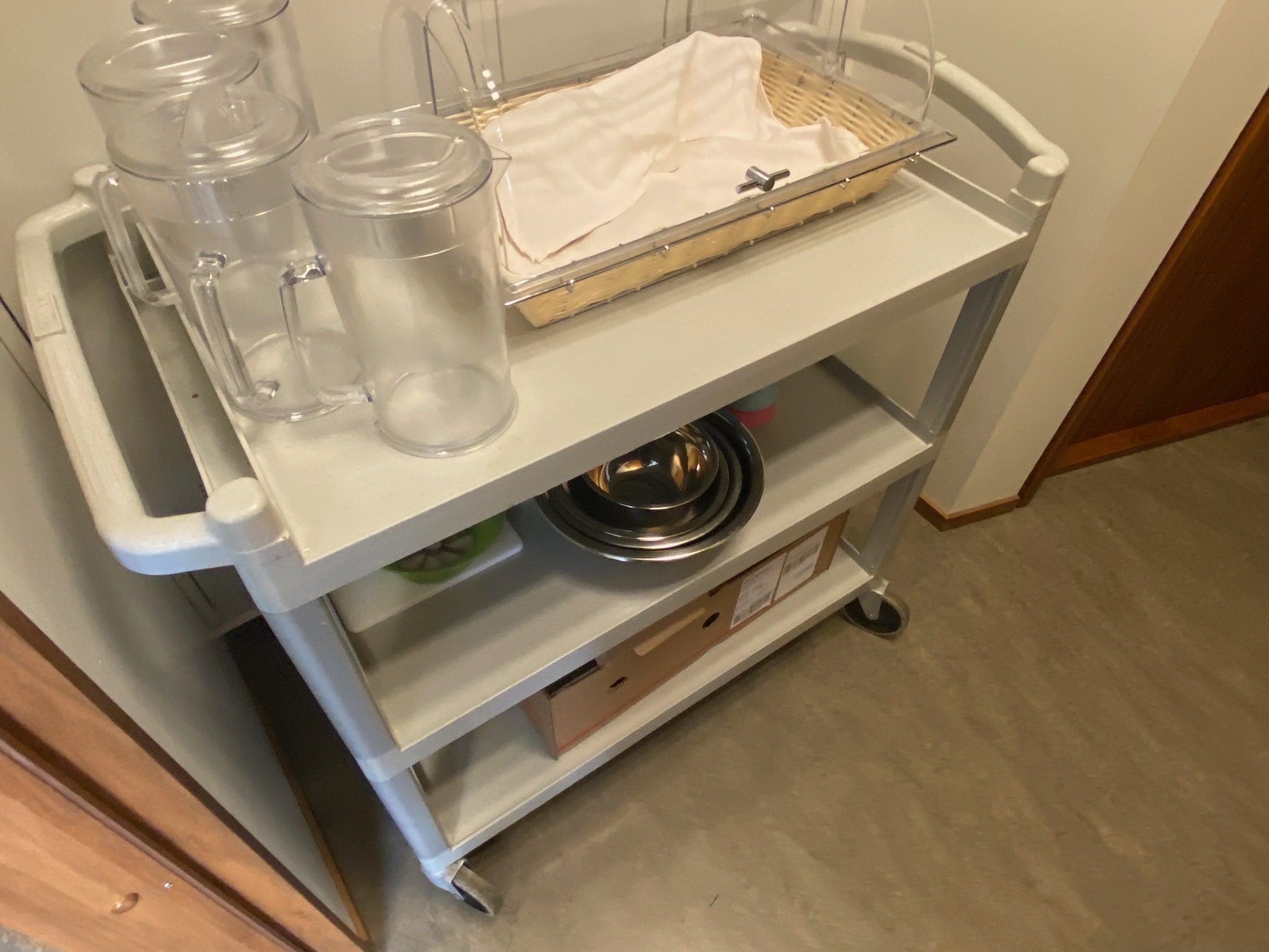 SELT / SOLD - Hjólavagn plast 90x50xH84 - Alþingi 3