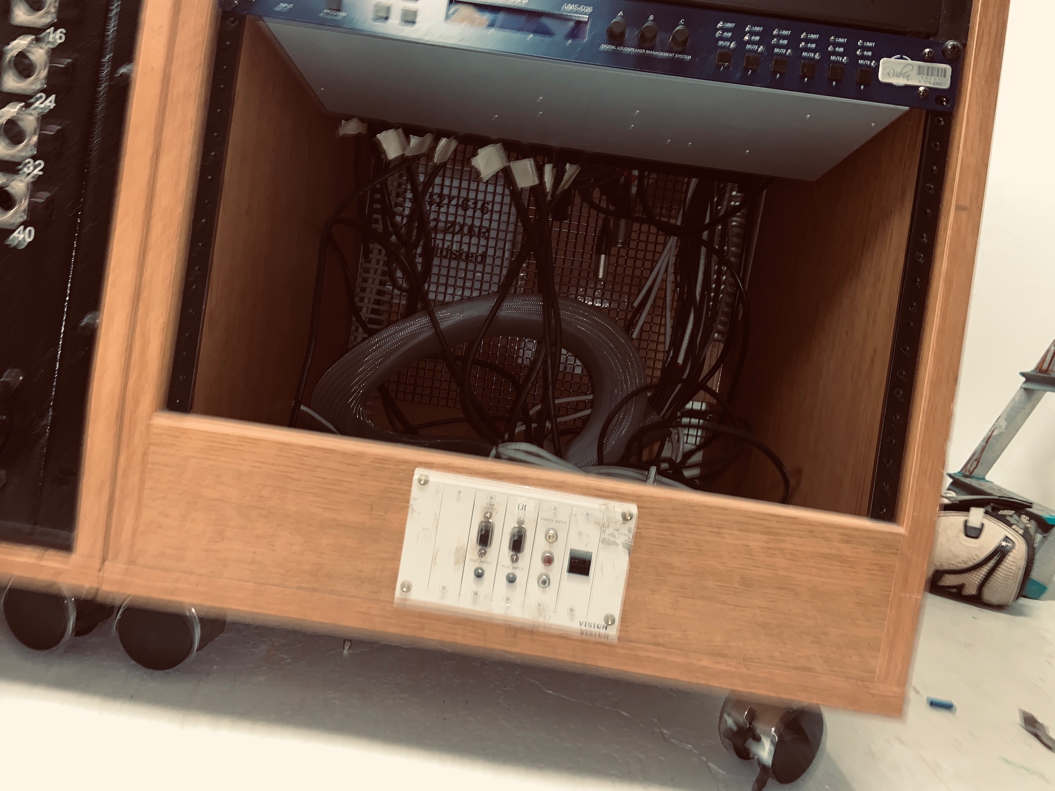SELT / SOLD Stagebox - Mixer - Hljóðkerfi 8