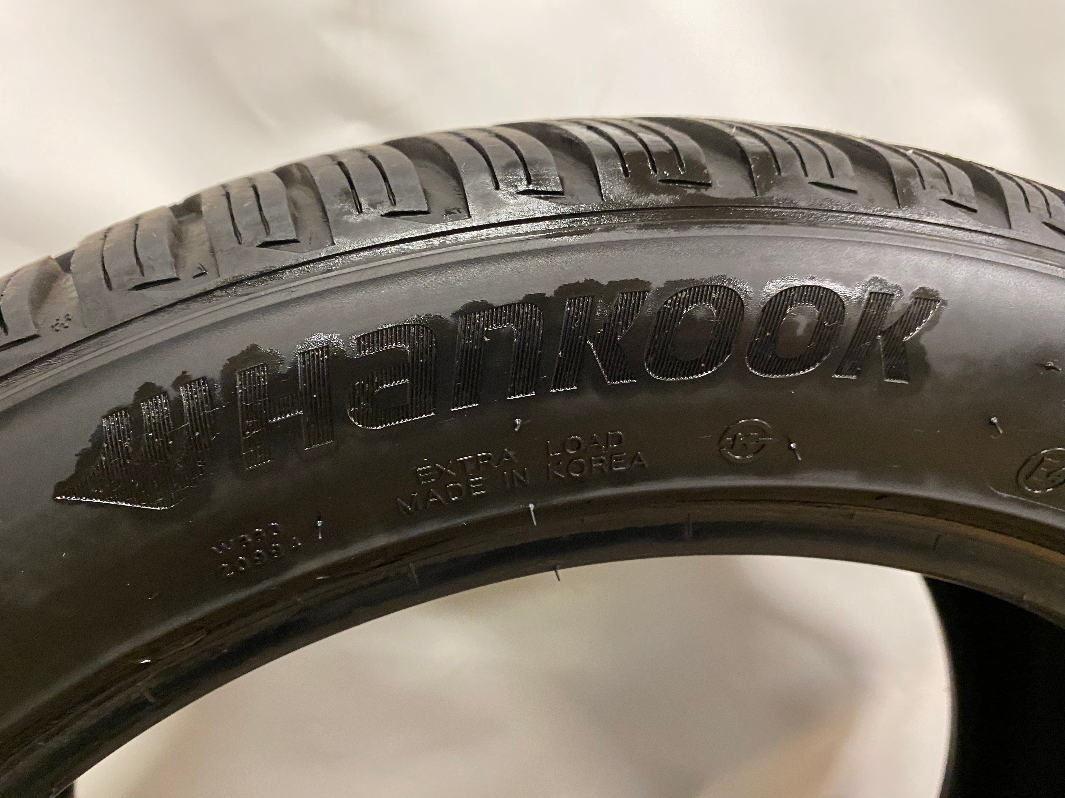 SELT / SOLD Hankook vetrardekk 245/45 R18 100V 11