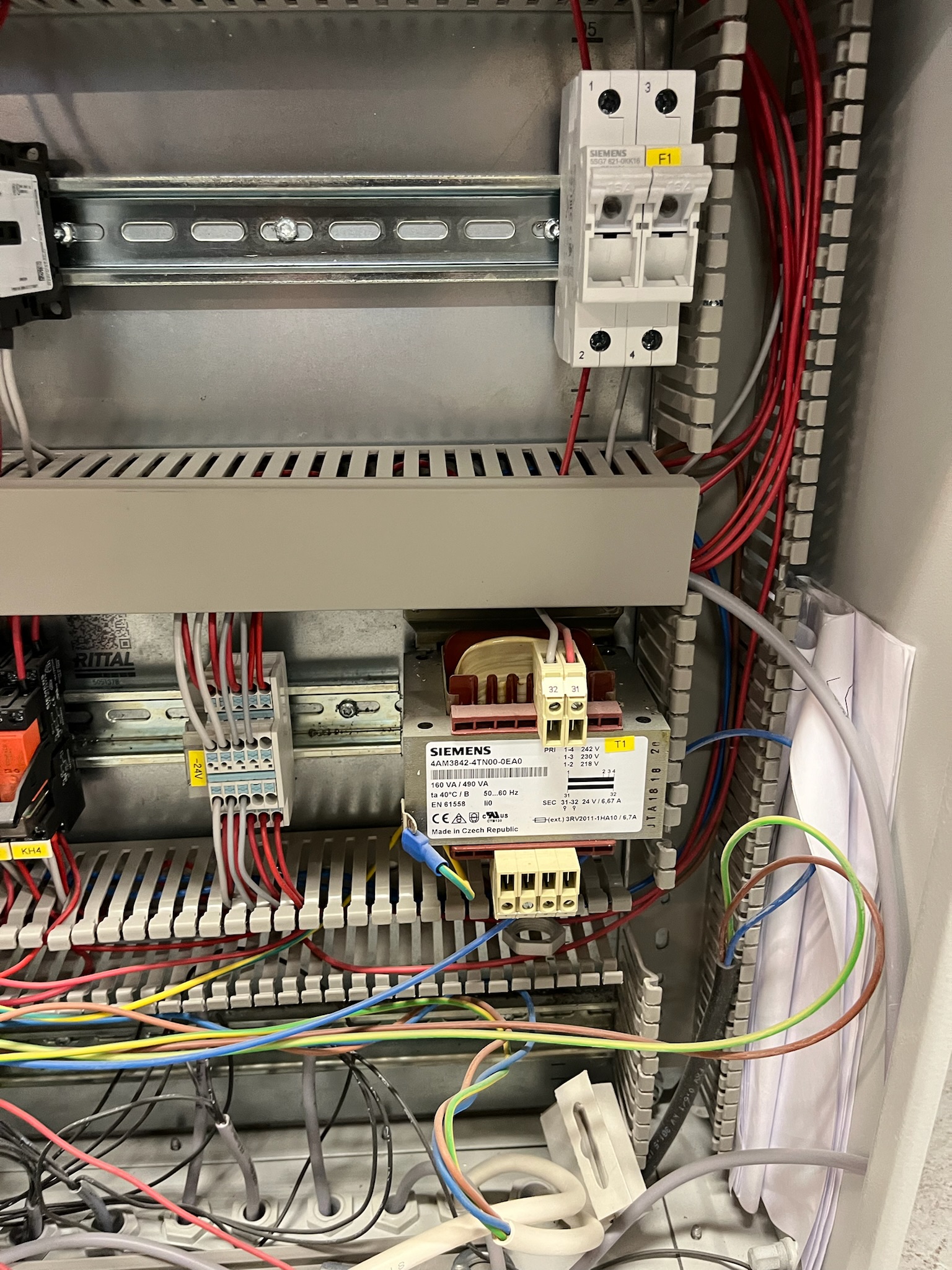 SELT / SOLD Siemens loftræstissamstæða með stjórnborði 9