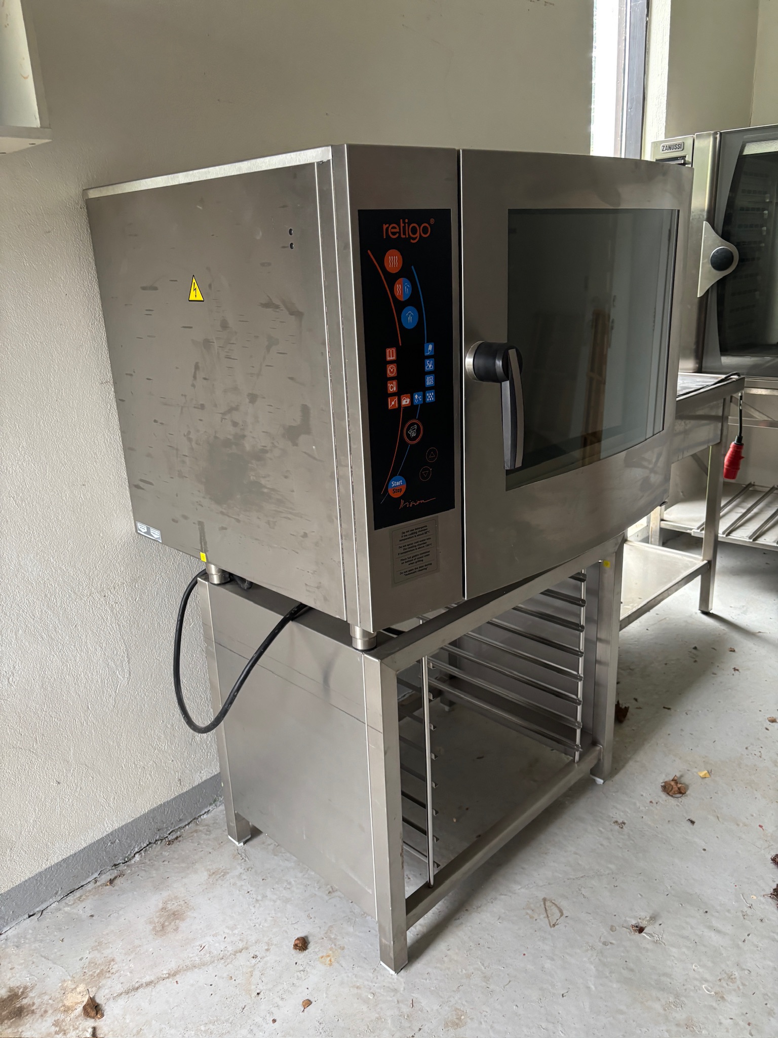 SELT / SOLD Retigo Orange Vision O 611 iC á gufuofn á standi, 6 skúffur 3