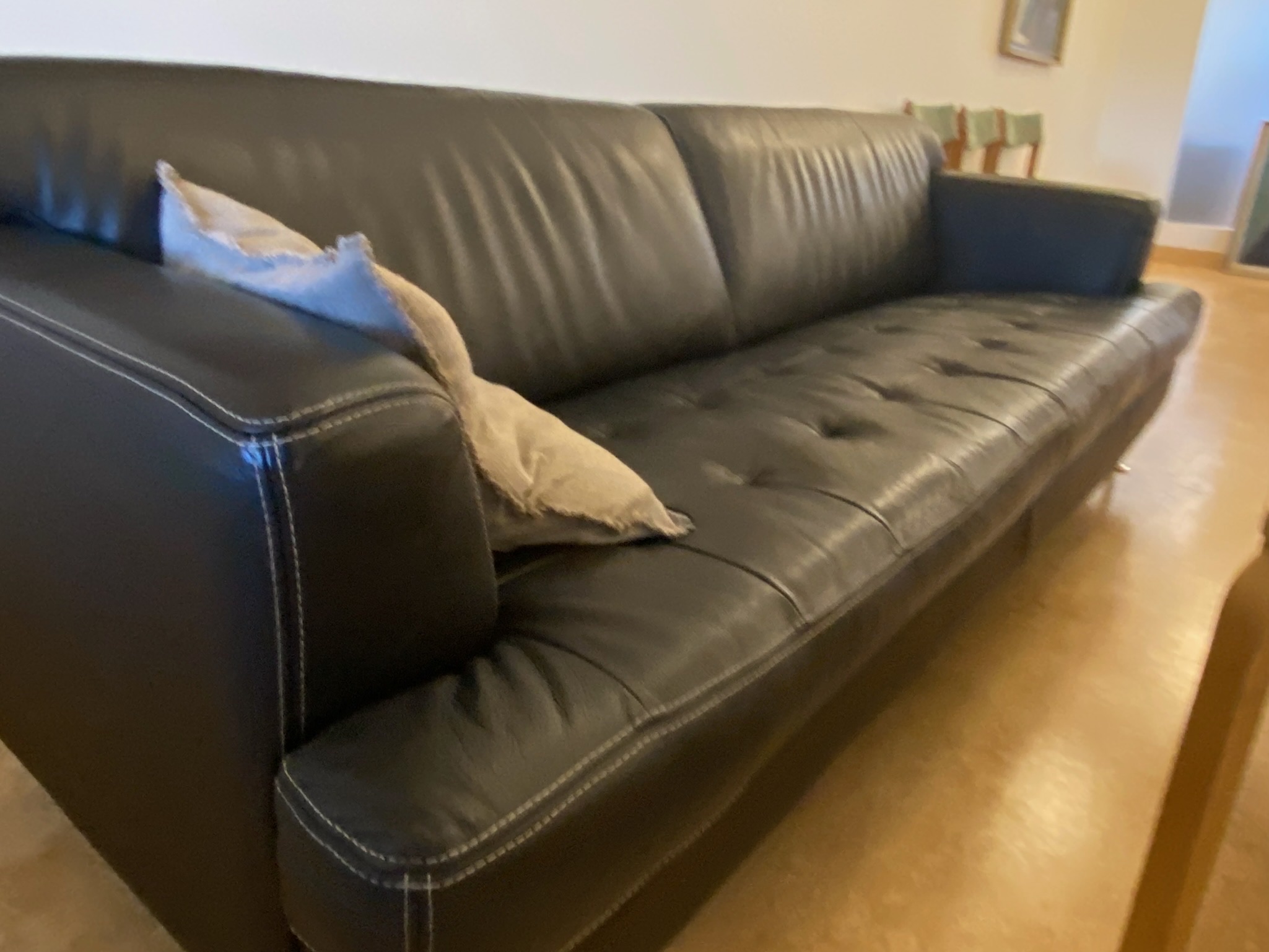 SELT / SOLD Vandaður leðursófi - B220 x D90 sm. (2 stk.) Alþingi 5