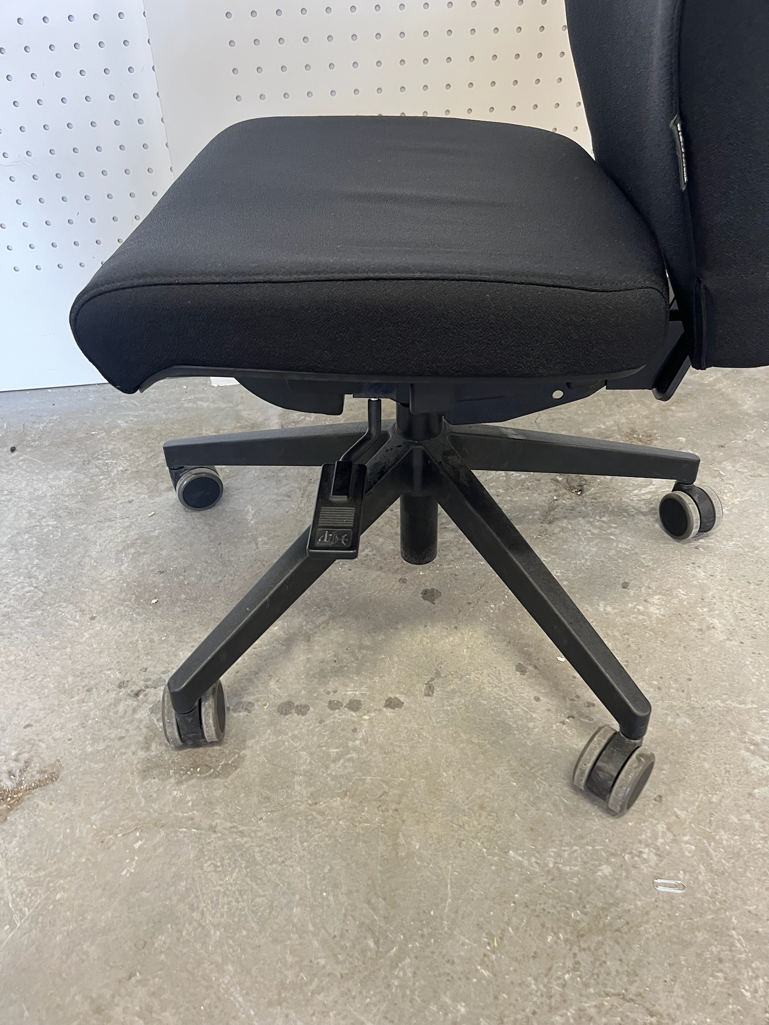 SELT / SOLD Dauphin skrifborðsstóll frá Pennanum 5