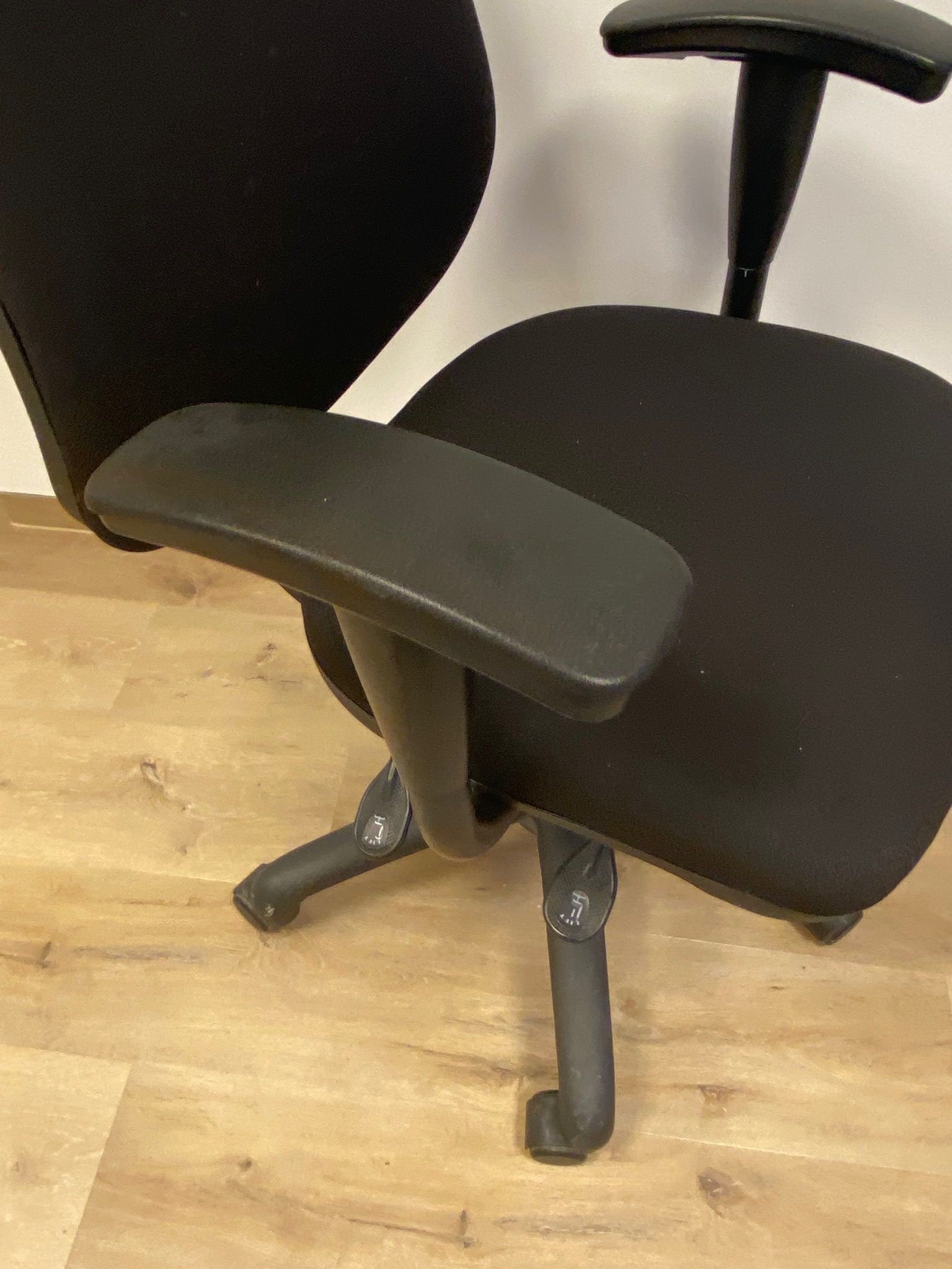 SELT / SOLD Mark 20 skrifborðsstóll frá Á. Guðmundsson 5