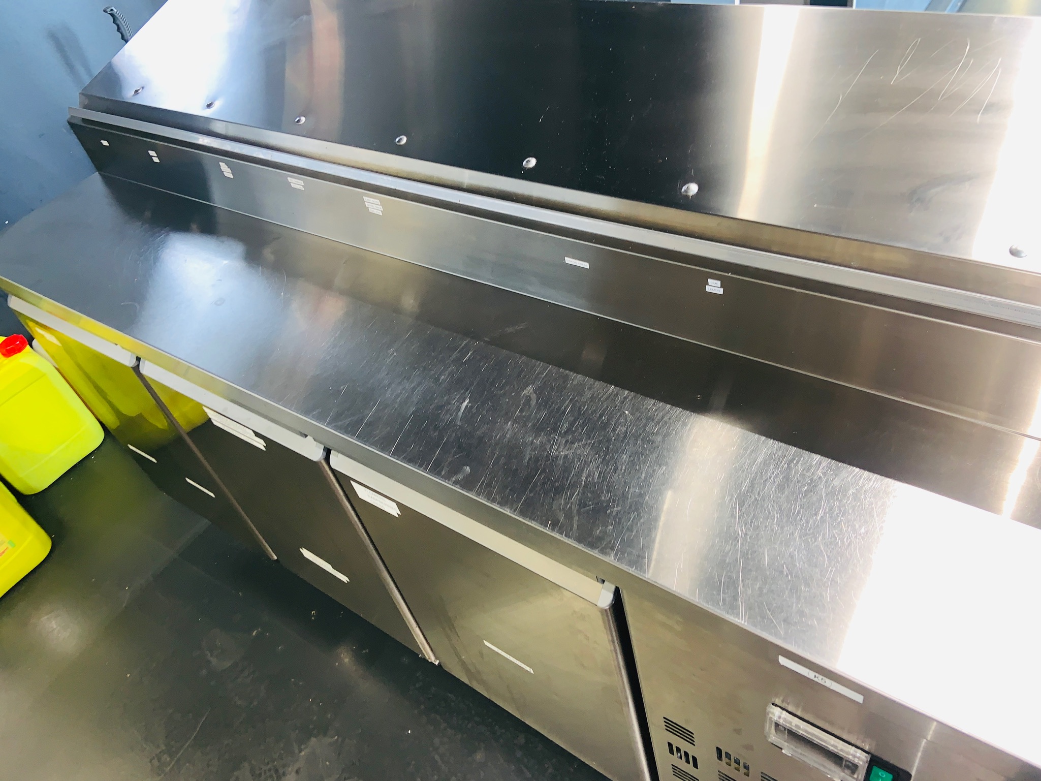 Selt/Endurnýtt-CombiSteel salat/pitsuprepborð + 3 kælihólf 5