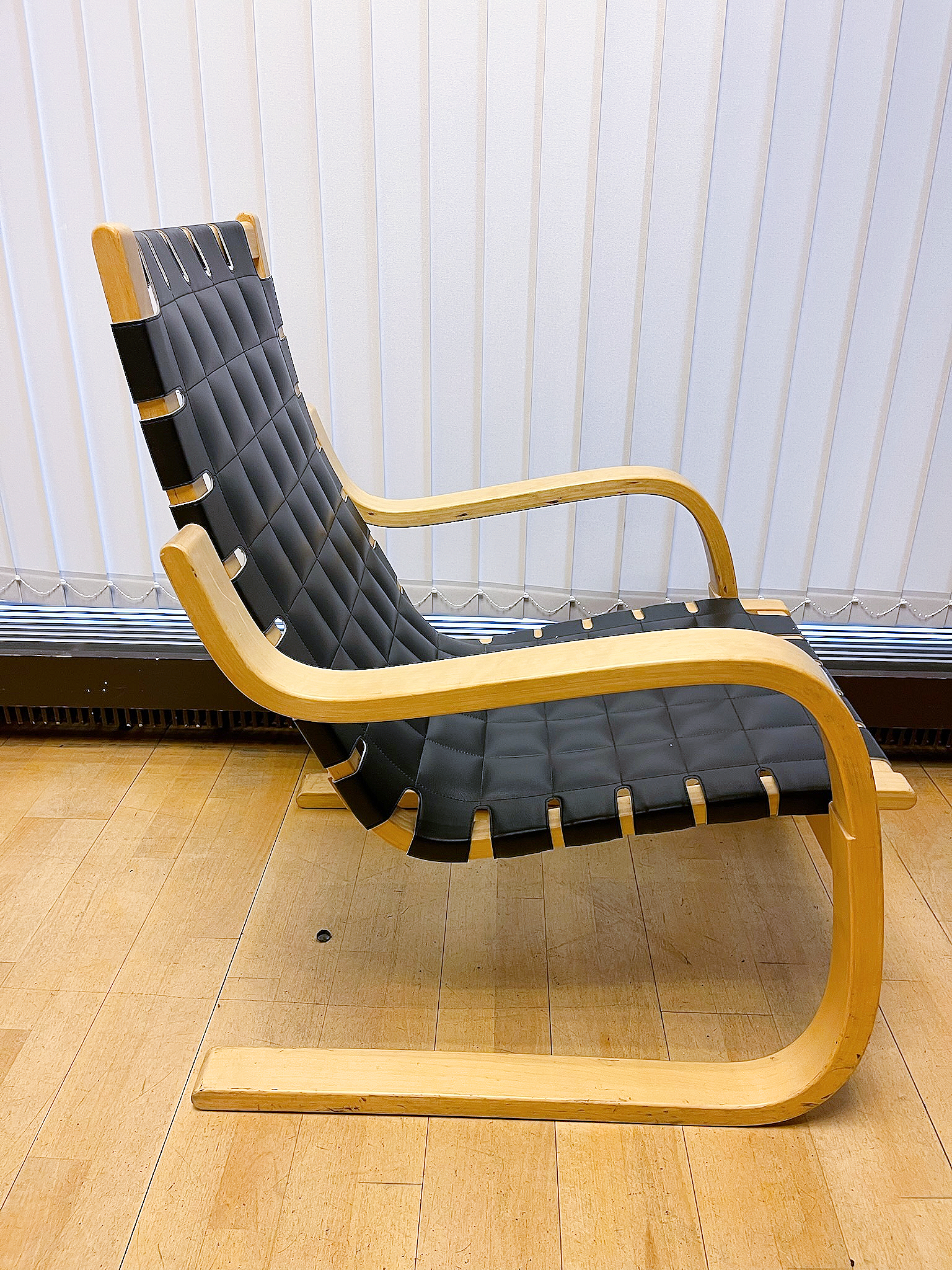 SELT / SOLD Sjaldgæfir Alvar Aalto leður hægindastólar 406, birki (4 stk.) 2