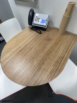 SELT / SOLD - Veggfest borð, eldhúskrókur, gegnheilt L80 x B70 x H~73 x Þ3 sm. 2