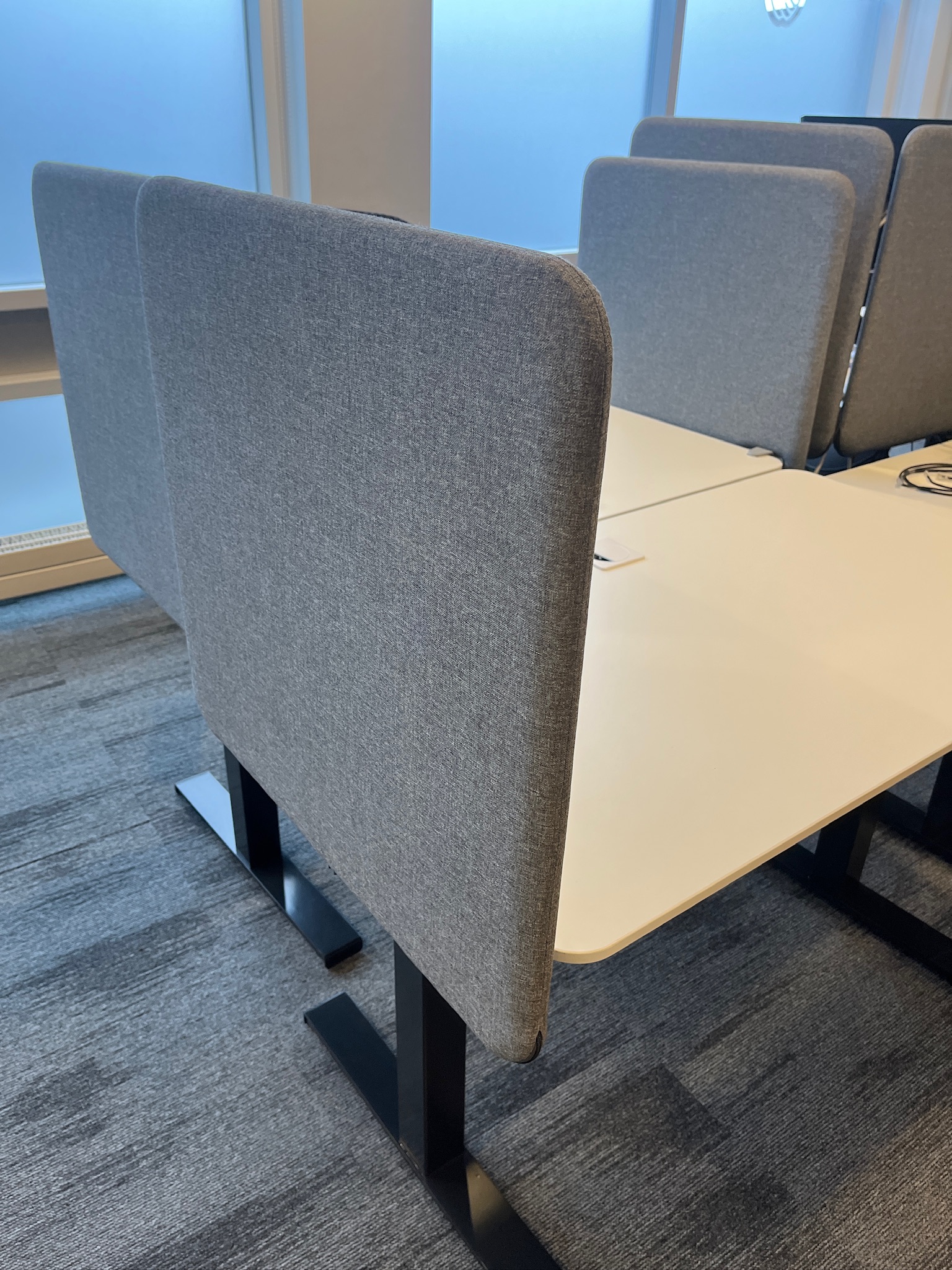 SELT / SOLD Borðskilrúm, skilrúm B70 x H65 sm.
