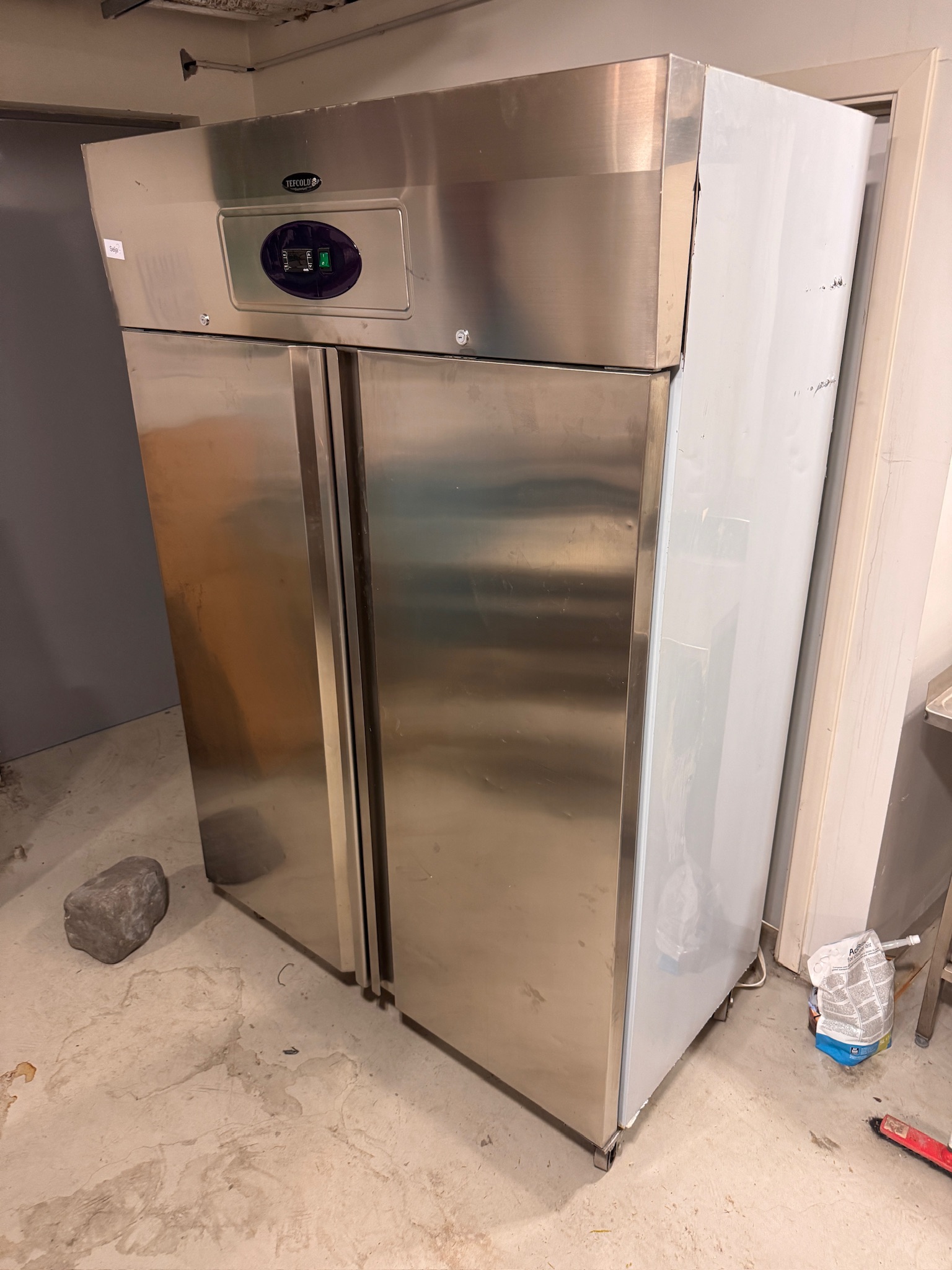 SELT / SOLD Tefcold kæliskápur á hjólum frá Kælitækni, 900ltr. 4
