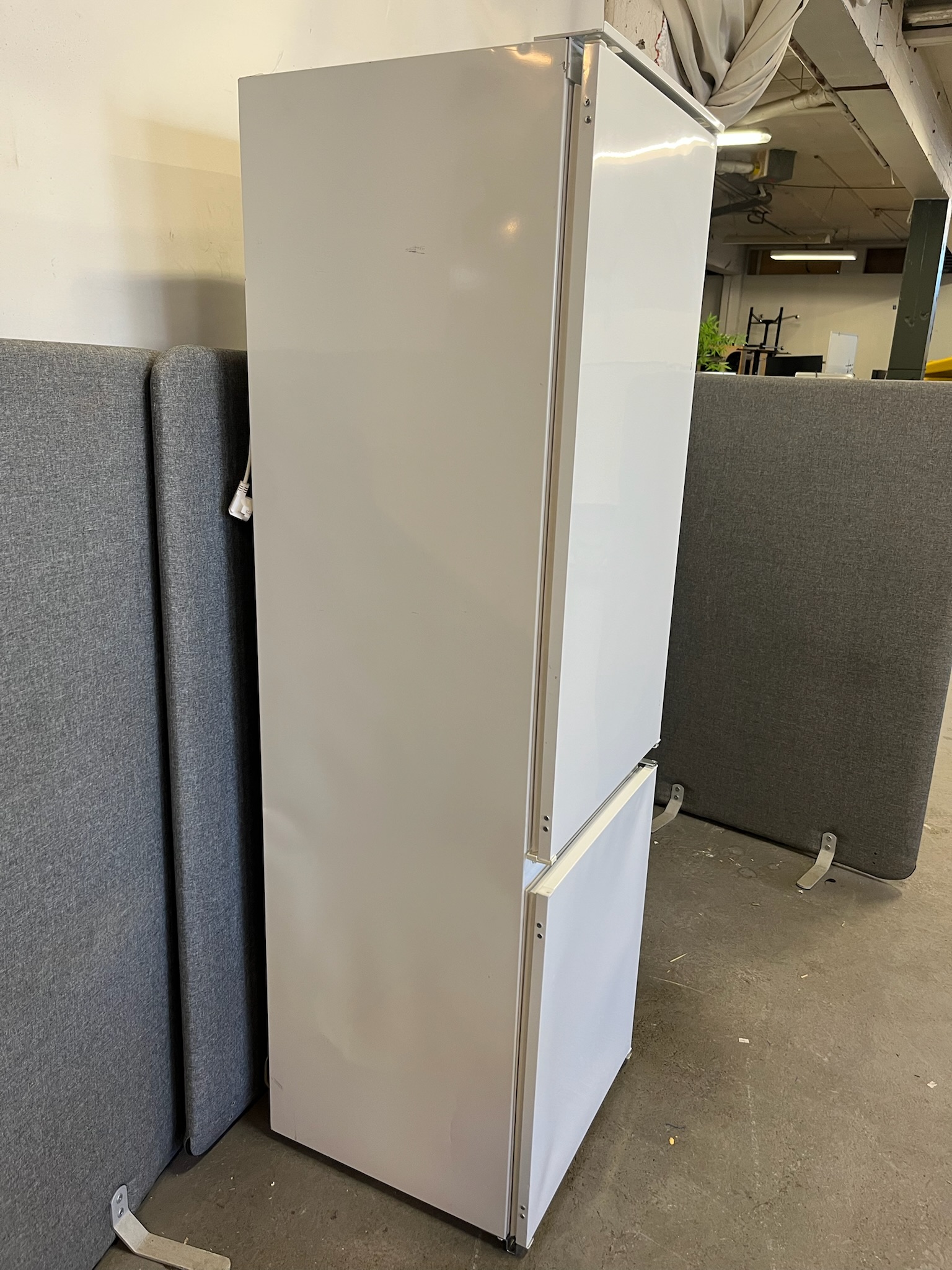 SELT / SOLD AEG kæliskápur með frysti, H179xB54xD52sm. 5