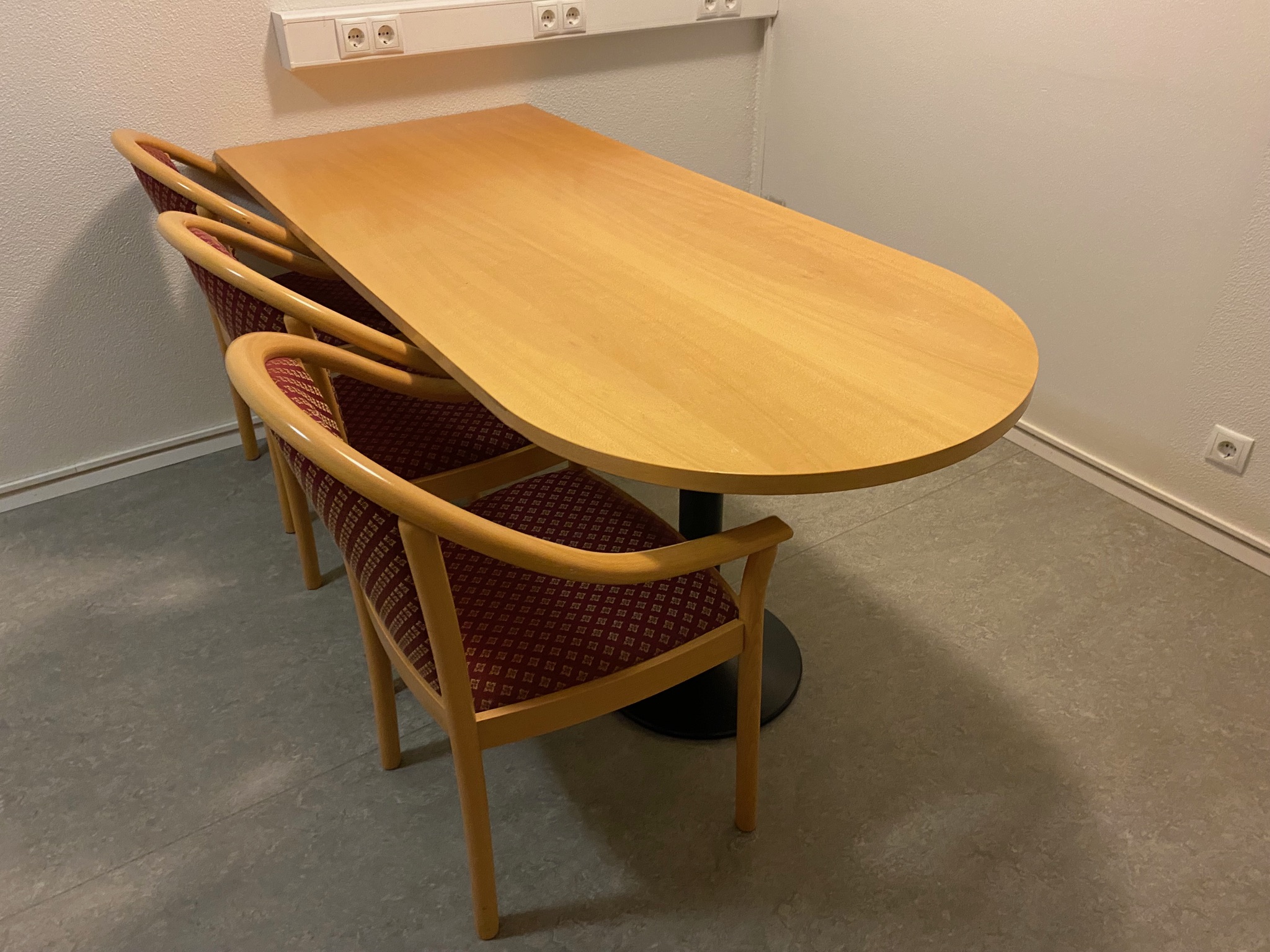 SELT / SOLD Eldhúsborð / Fundarborð, L180 x B80 sm. 3