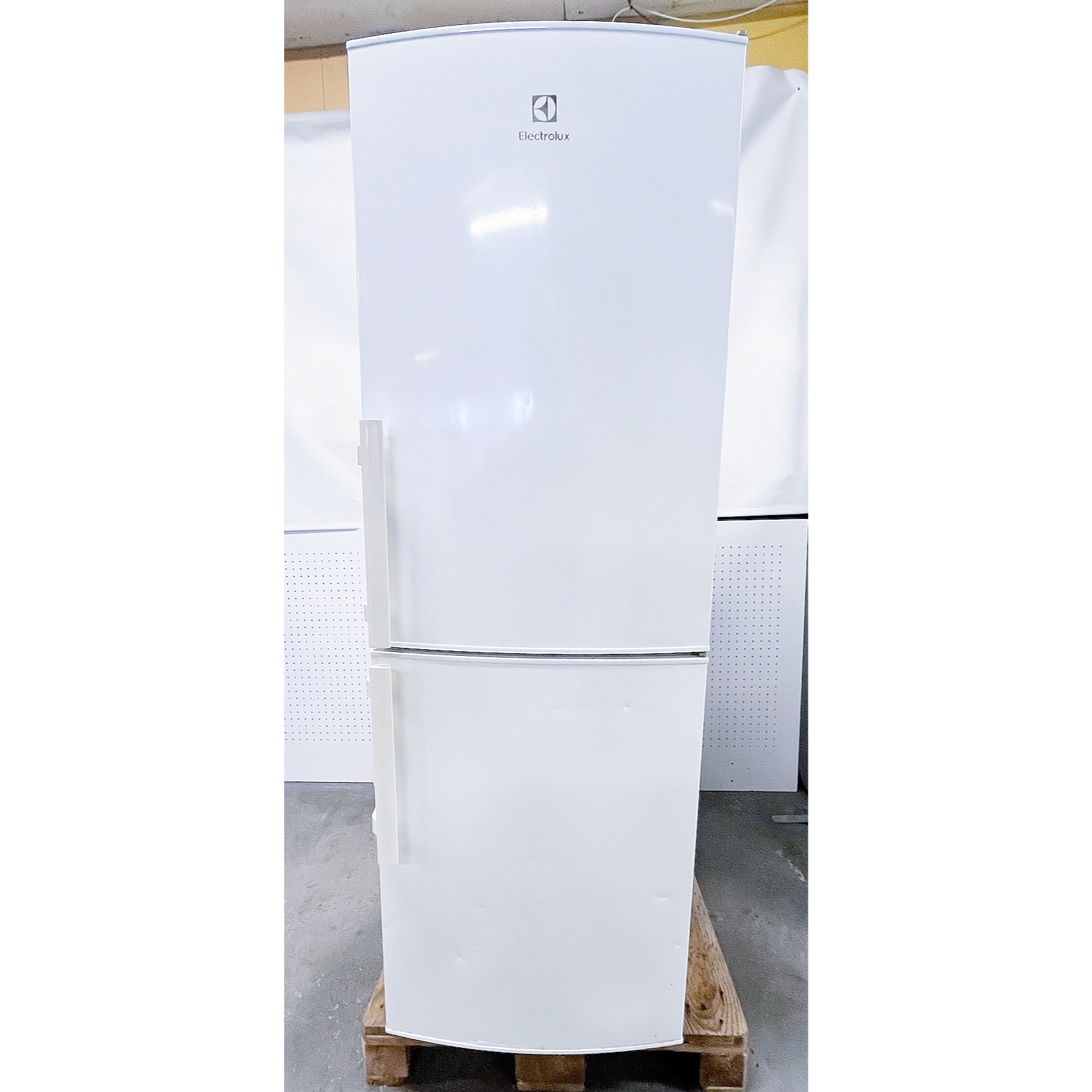 SELT / SOLD Electrolux kæli- og frystiskápur, H186 sm.
